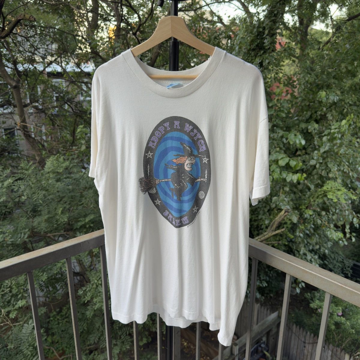 Vintage 90s Salem Witch Faded Thrashed Distressed Tee ERD Grunge Size US XL / EU 56 / 4 - 1 Thumbnail