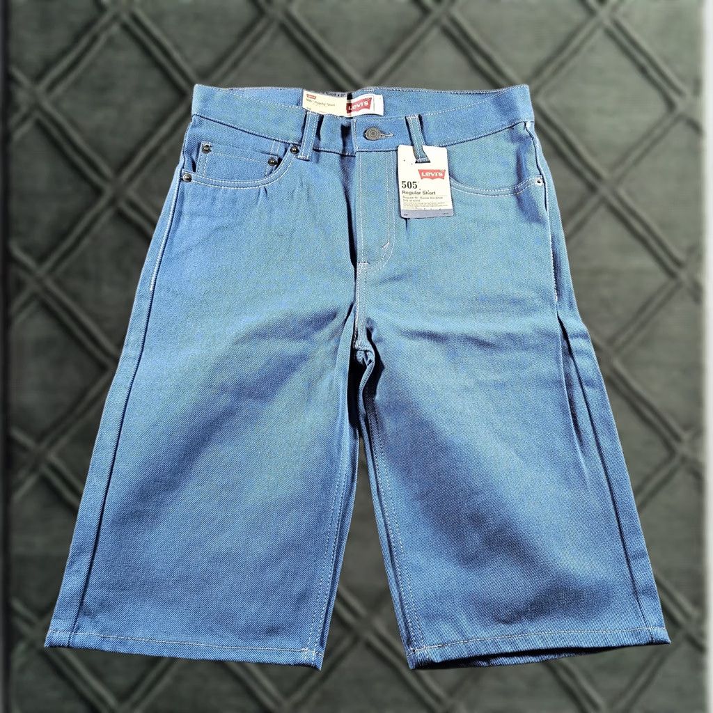 Levi's Levi's 505 Bermuda Shorts Women 18 Regular Fit Denim Blue Flat Front Pockets Zip 9in Inseam Summer Casual Vintage No Size 40" / US 18 - 1 Thumbnail