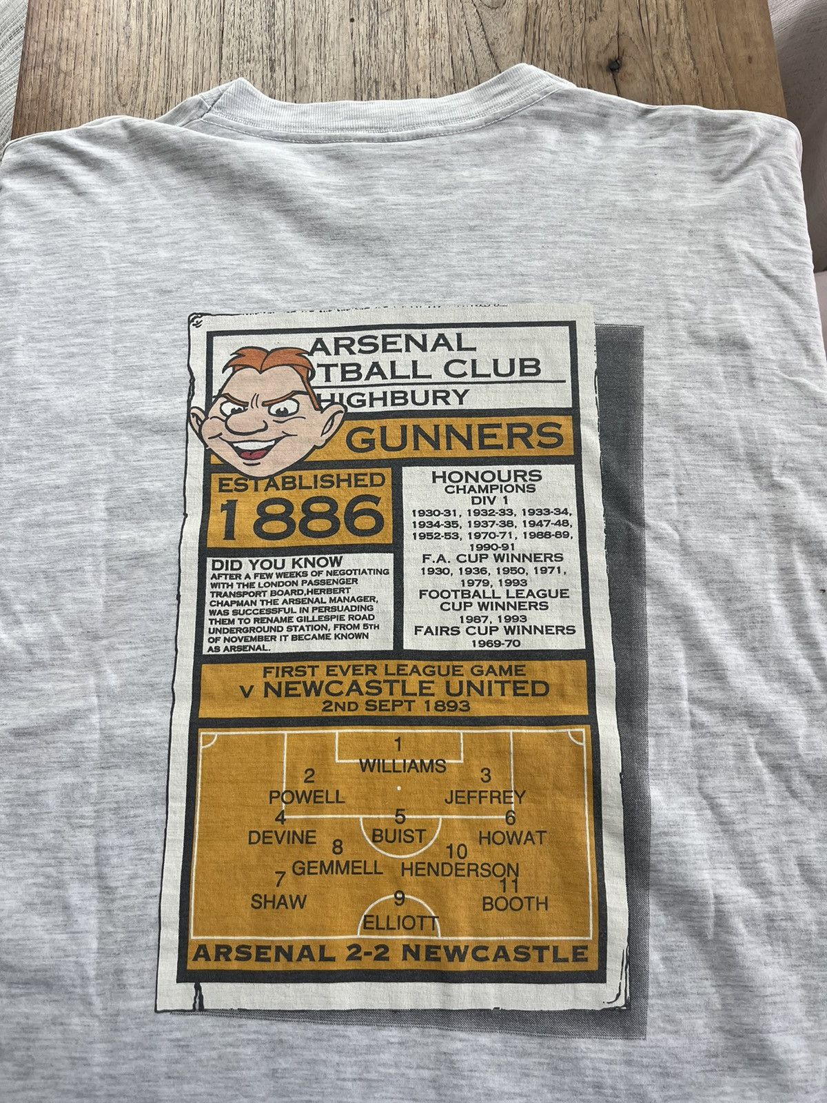 Nutmeg × Vintage Vintage ARSENAL Red Shirt Artwork by Nutmeg Mills 90’s Tee Size US M / EU 48-50 / 2 - 9 Thumbnail