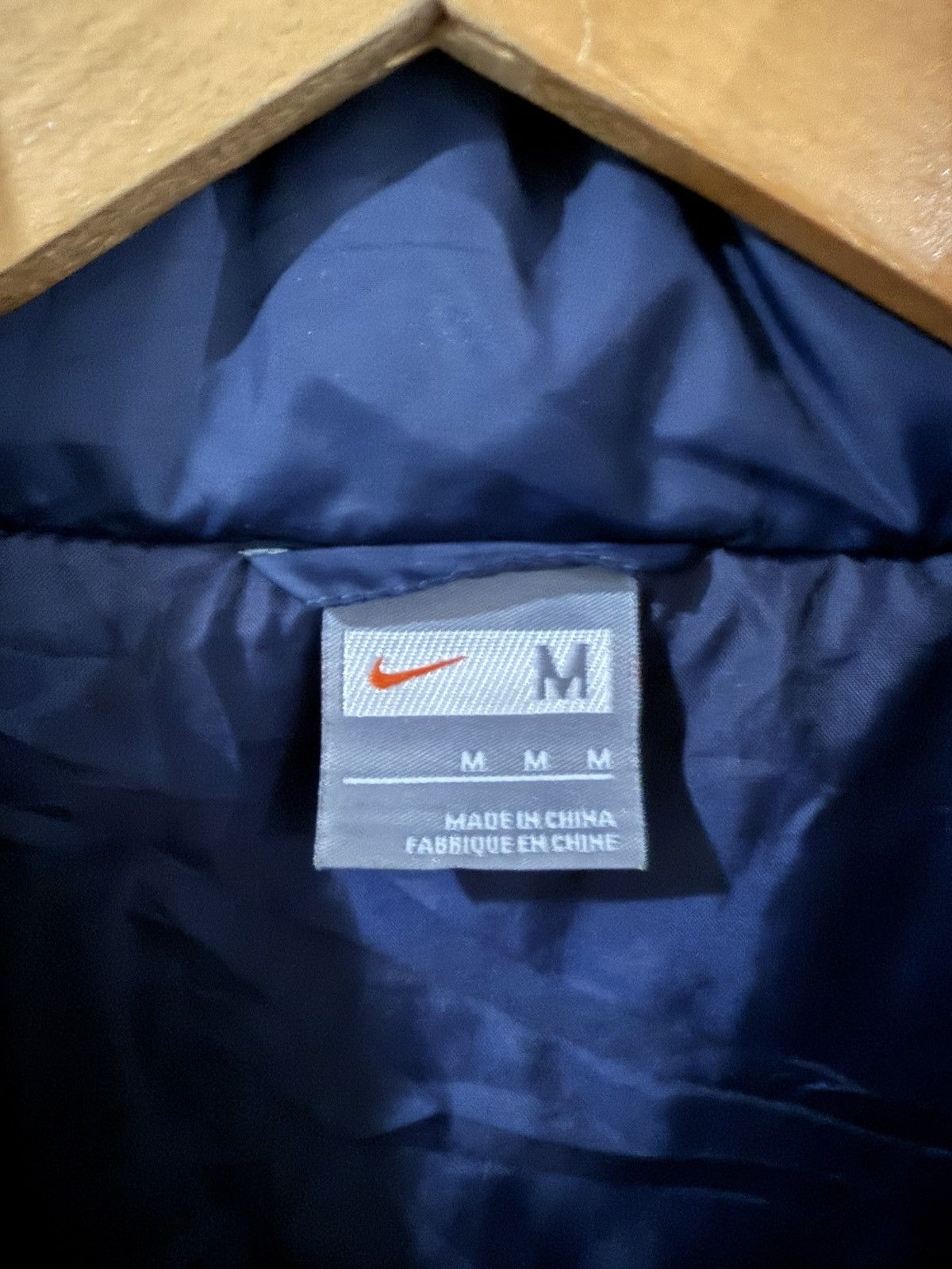 Nike Vtg Nike FC Barcelona Official Puffer Down Jacket Size US M / EU 48-50 / 2 - 9 Thumbnail