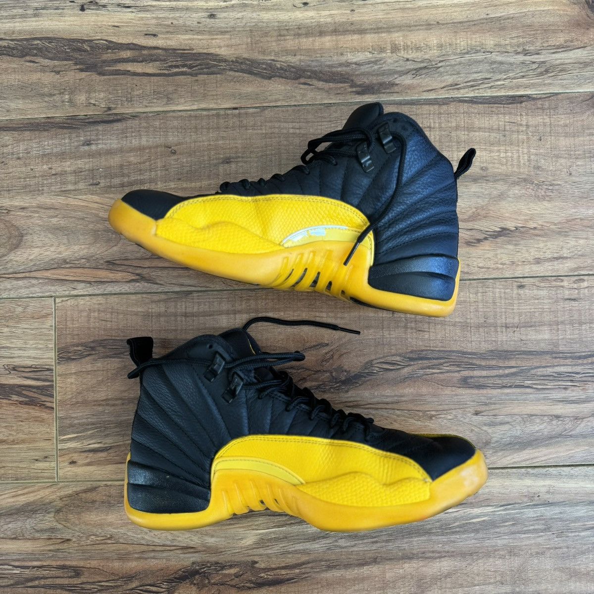 Jordan Brand Jordan 12 Retro black yellow basketball shoes Size 7 Size US 7 / EU 40 - 2 Thumbnail
