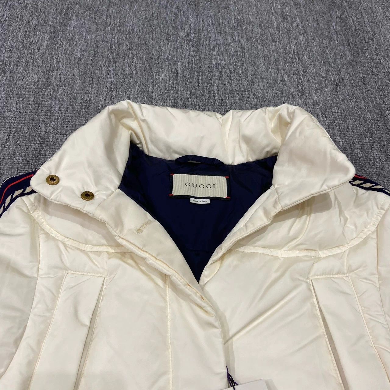 Gucci Gucci white striped logo down jacket Size S / US 4 / IT 40 - 6 Thumbnail