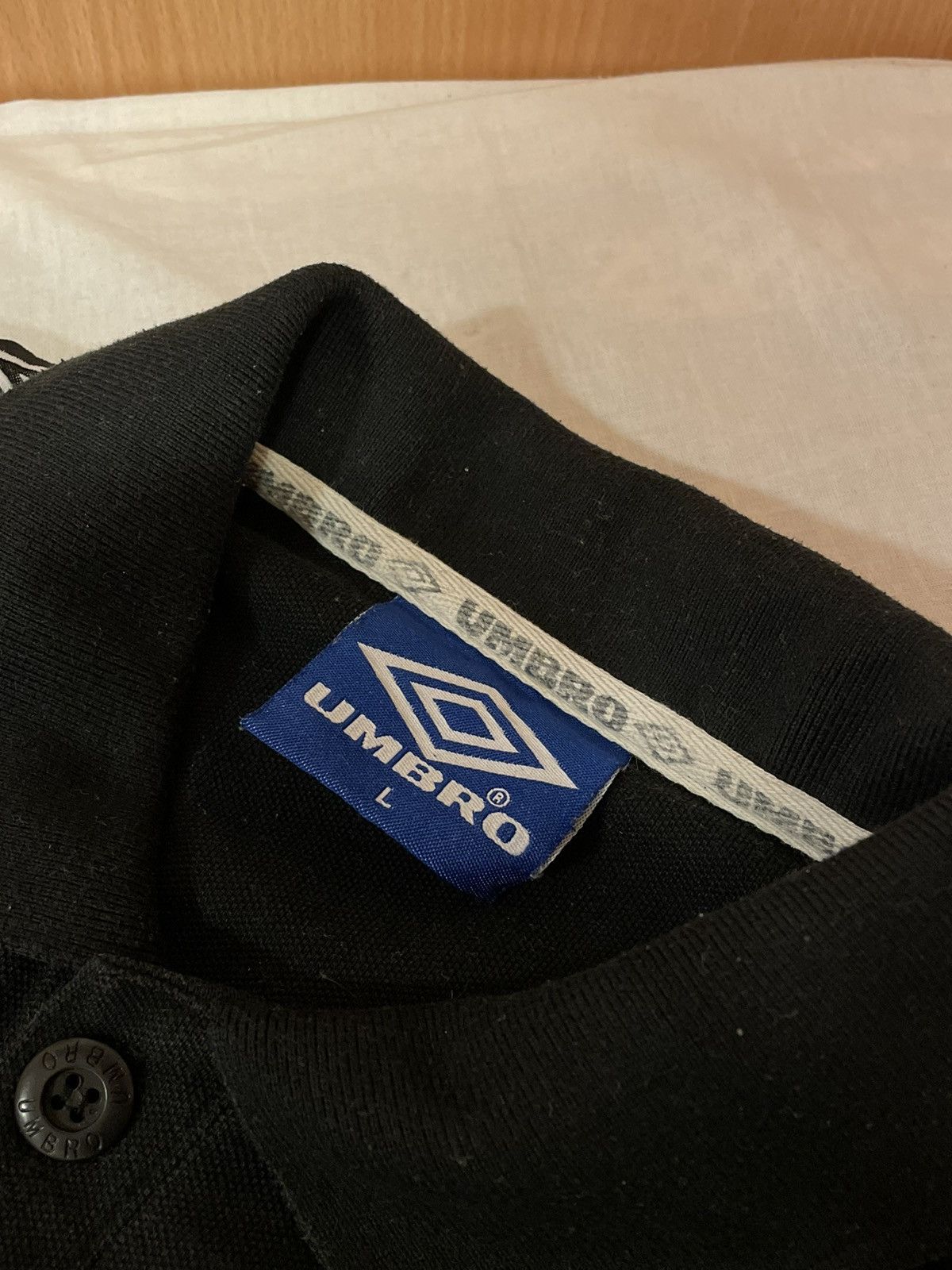 Umbro × Vintage UMBRO 90-00s vintage Manchester United polo black t-shirt Size US L / EU 52-54 / 3 - 5 Thumbnail