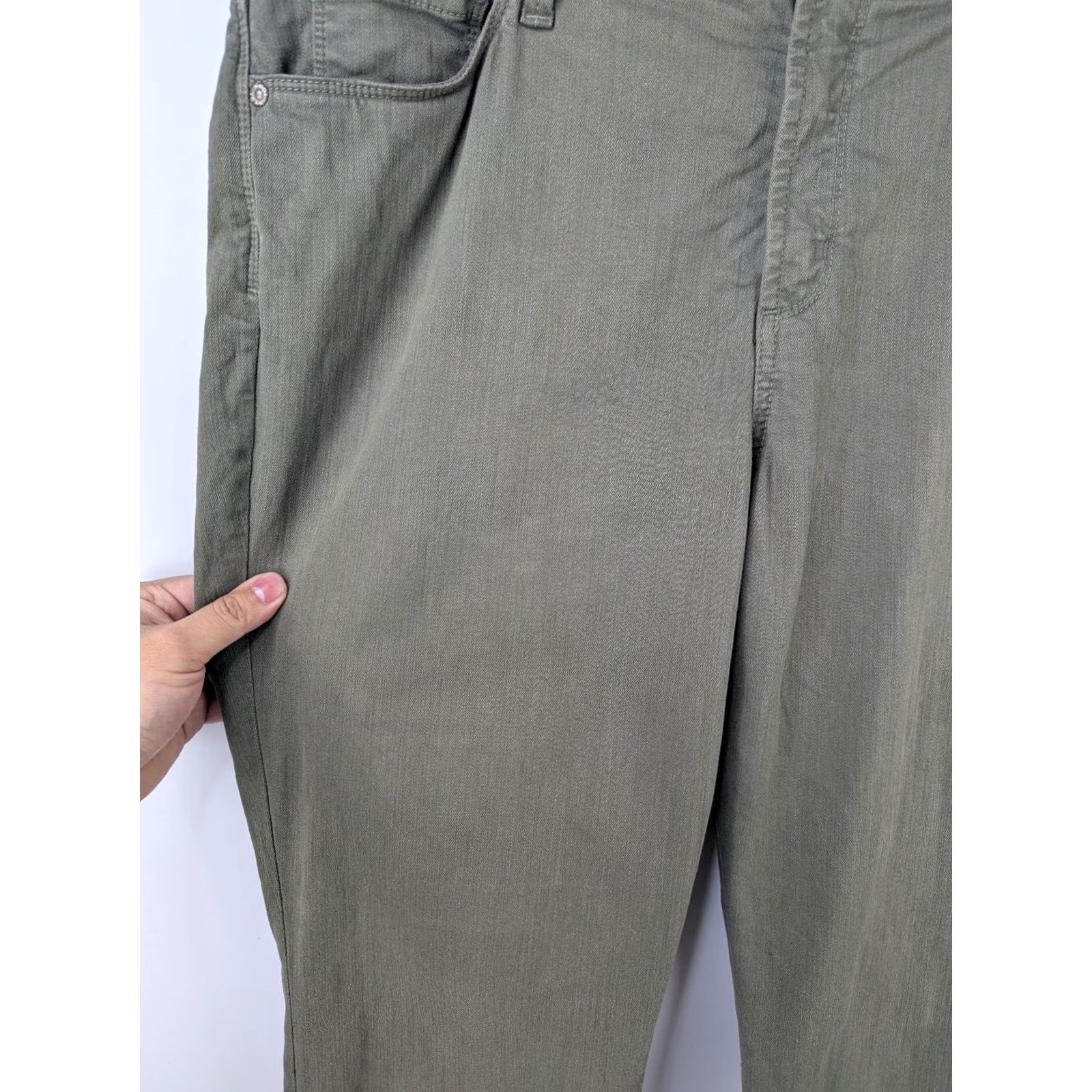 NYDJ NYDJ Dayla Wide Cuff Capri Jeans Olive Green Embroidered Denim Womens Size 14 Size 36" / US 14 / IT 50 - 2 Thumbnail
