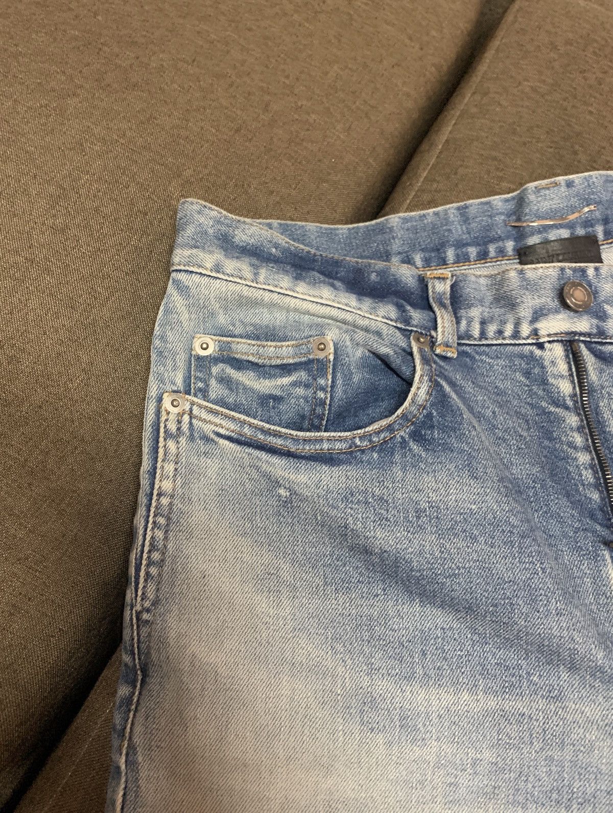 Saint Laurent Paris 2019 Saint Laurent Paris D10 Distressed Light Wash Denim Size US 32 / EU 48 - 9 Thumbnail