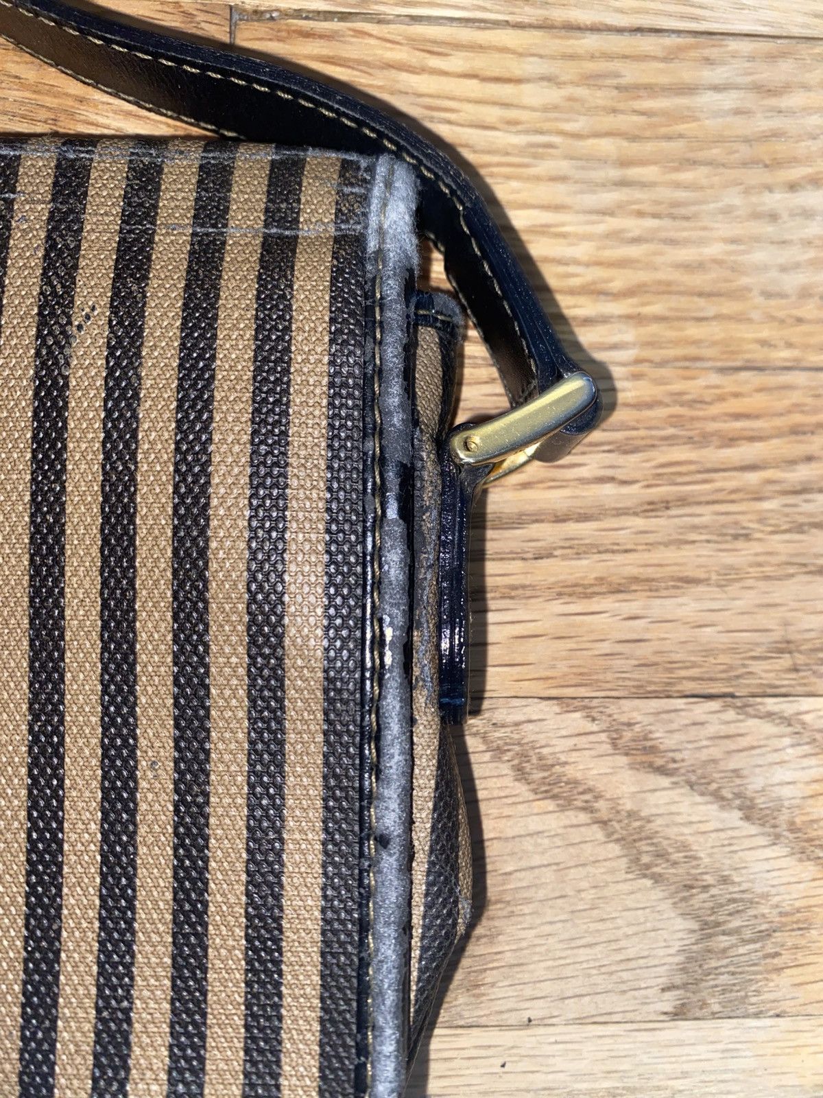Fendi Authentic Vintage Fendi Purse Size ONE SIZE - 10 Thumbnail