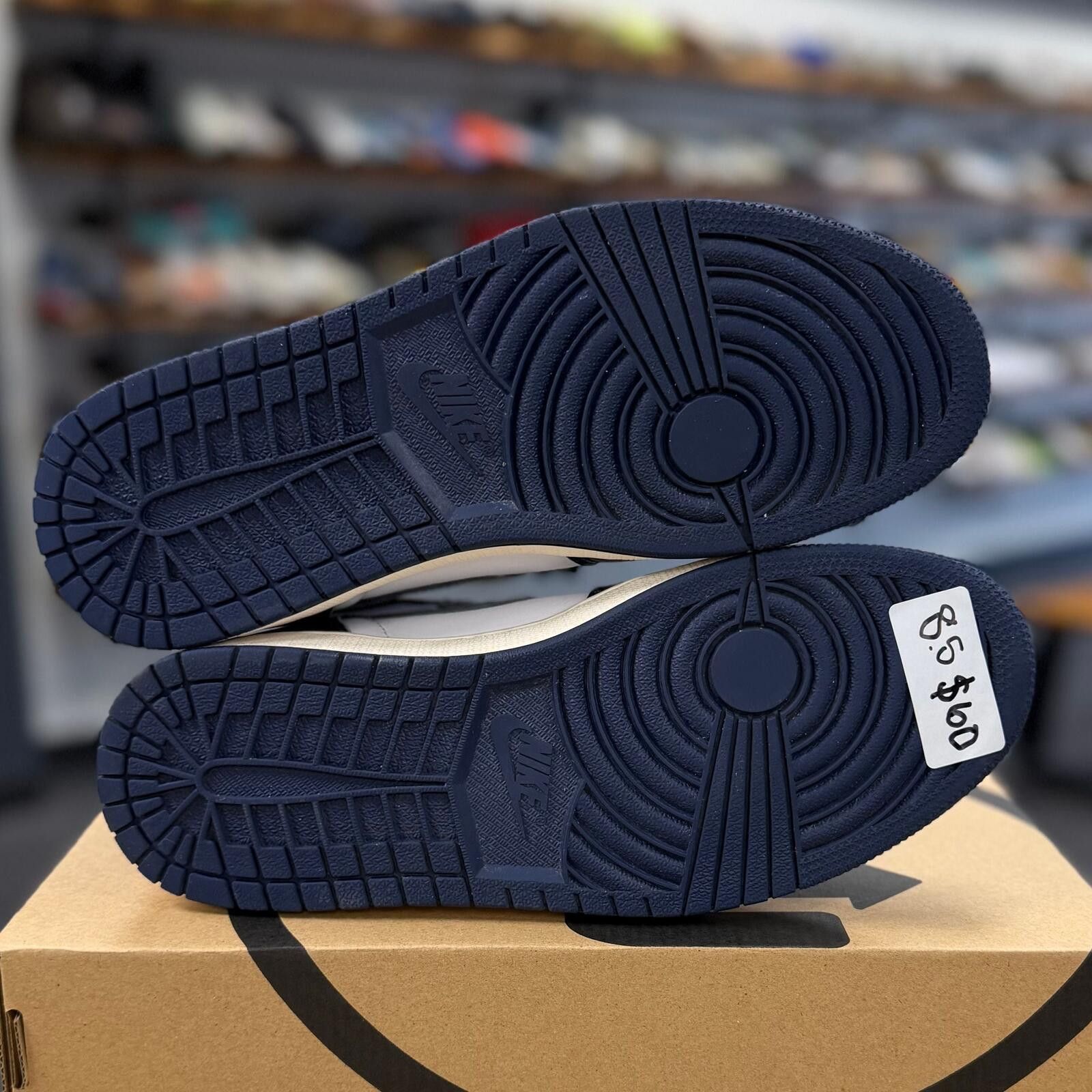 Jordan Brand Jordan 1 Retro High OG Midnight Navy - Preowned Size ONE SIZE - 5 Thumbnail