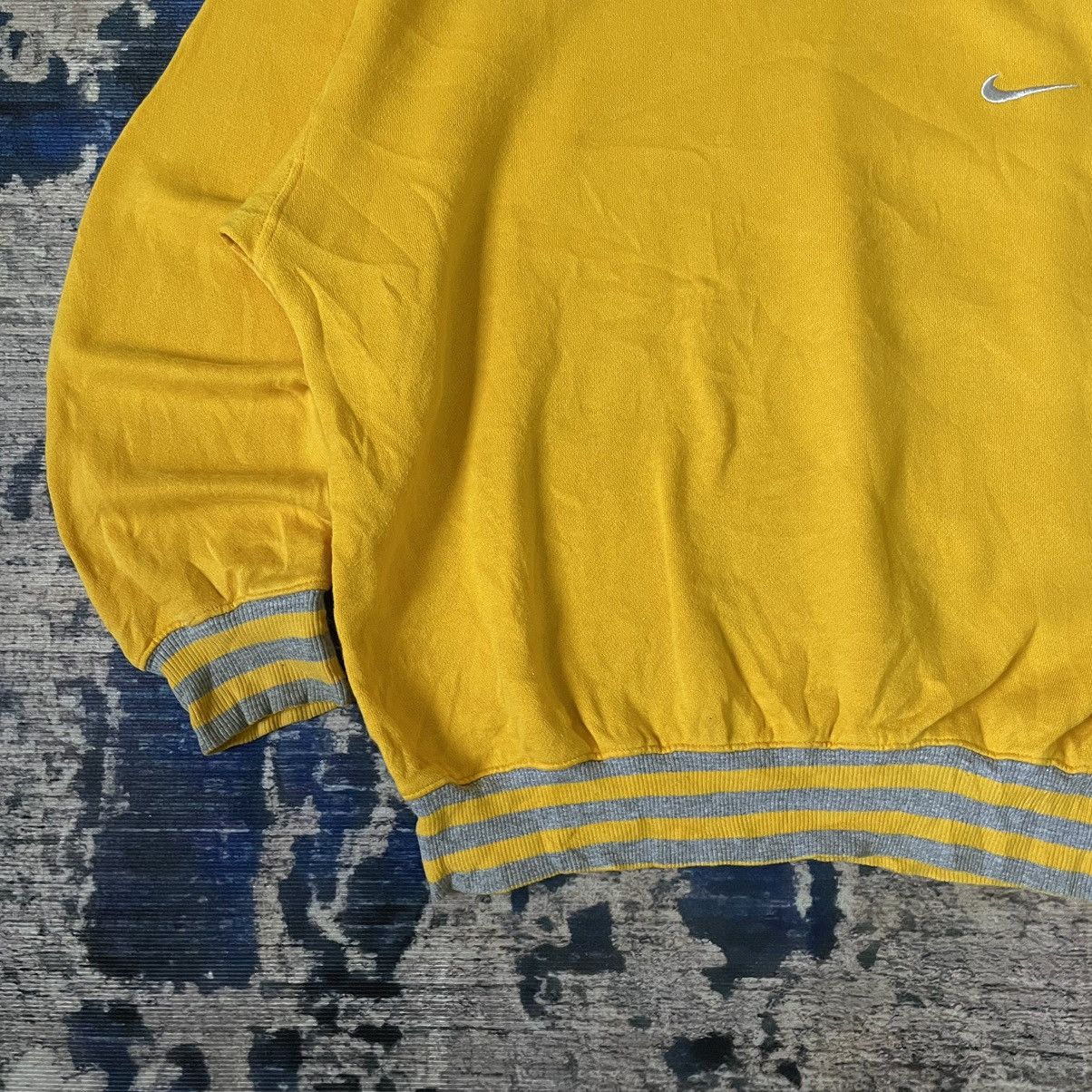 Nike Rare 90s Nike Yellow Boxy Mini Swoosh Sweatshirt Size US M / EU 48-50 / 2 - 5 Thumbnail