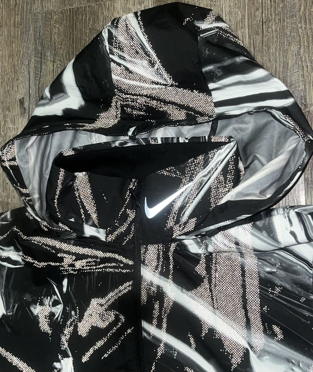 Nike Nike Shield Flash Reflective Women’s Running Jacket size XS Size XS / US 0-2 / IT 36-38 - 3 Thumbnail