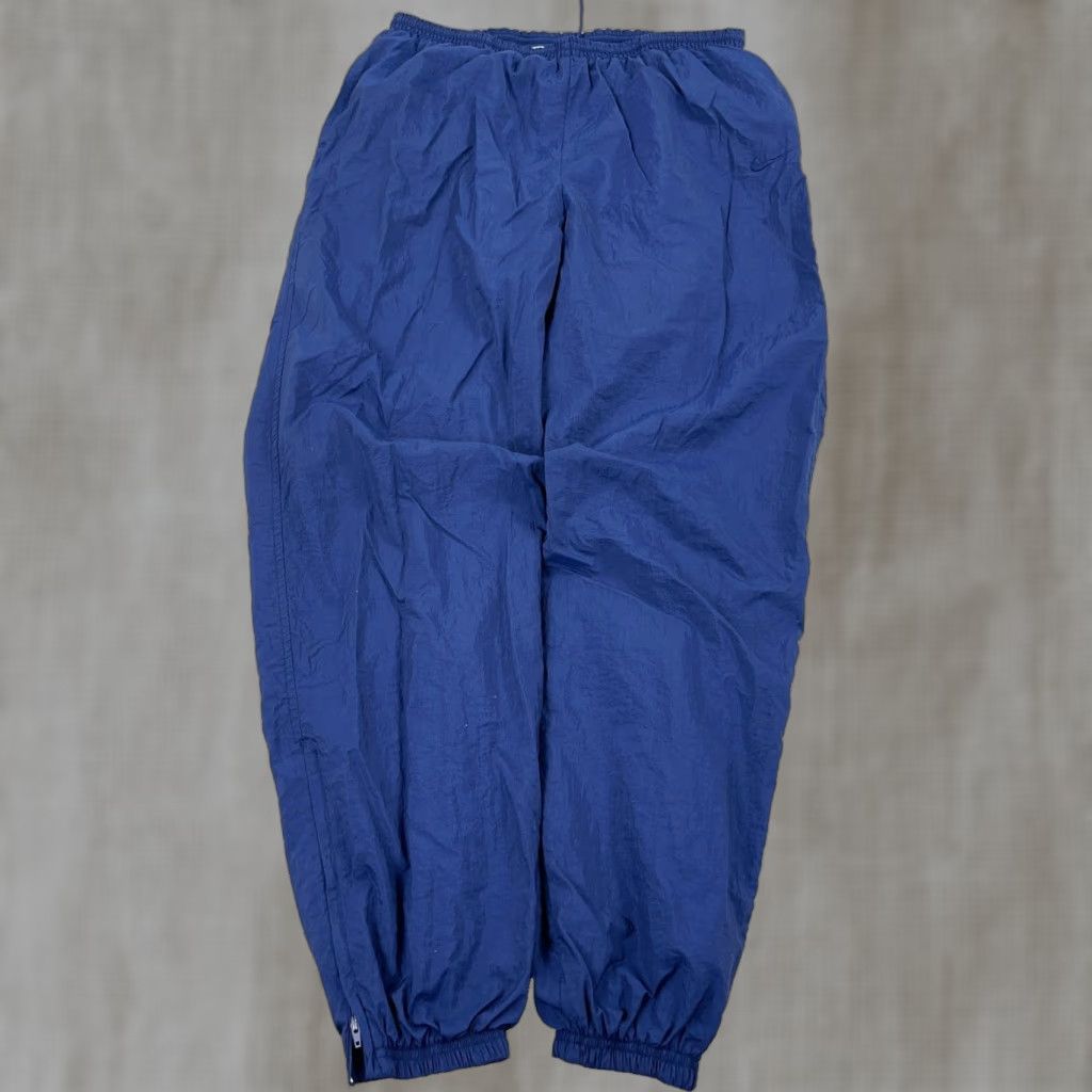 Nike VINTAGE Nike Pants Women L Navy Blue Track Pants 90s Sportswear Baggy Windbreakers Nike Sportswear Womens Size 36" / US 14 / IT 50 - 1 Thumbnail