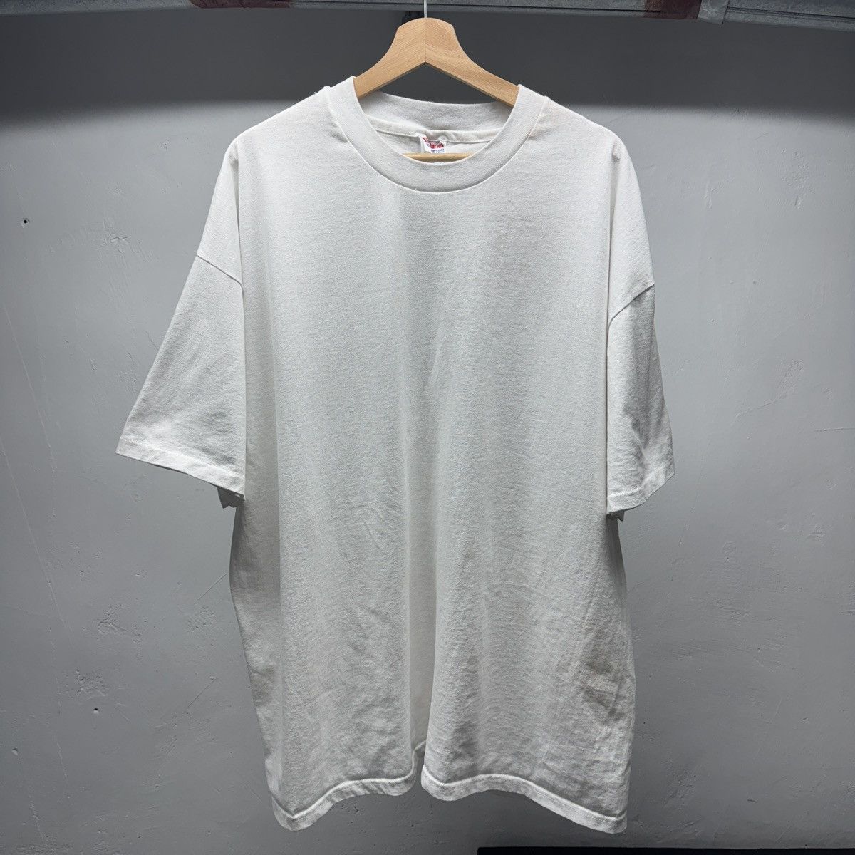 Vintage 90s Hanes Blank White Shirt ERD Grunge Chrome Faded Size US XXL / EU 58 / 5 - 1 Thumbnail