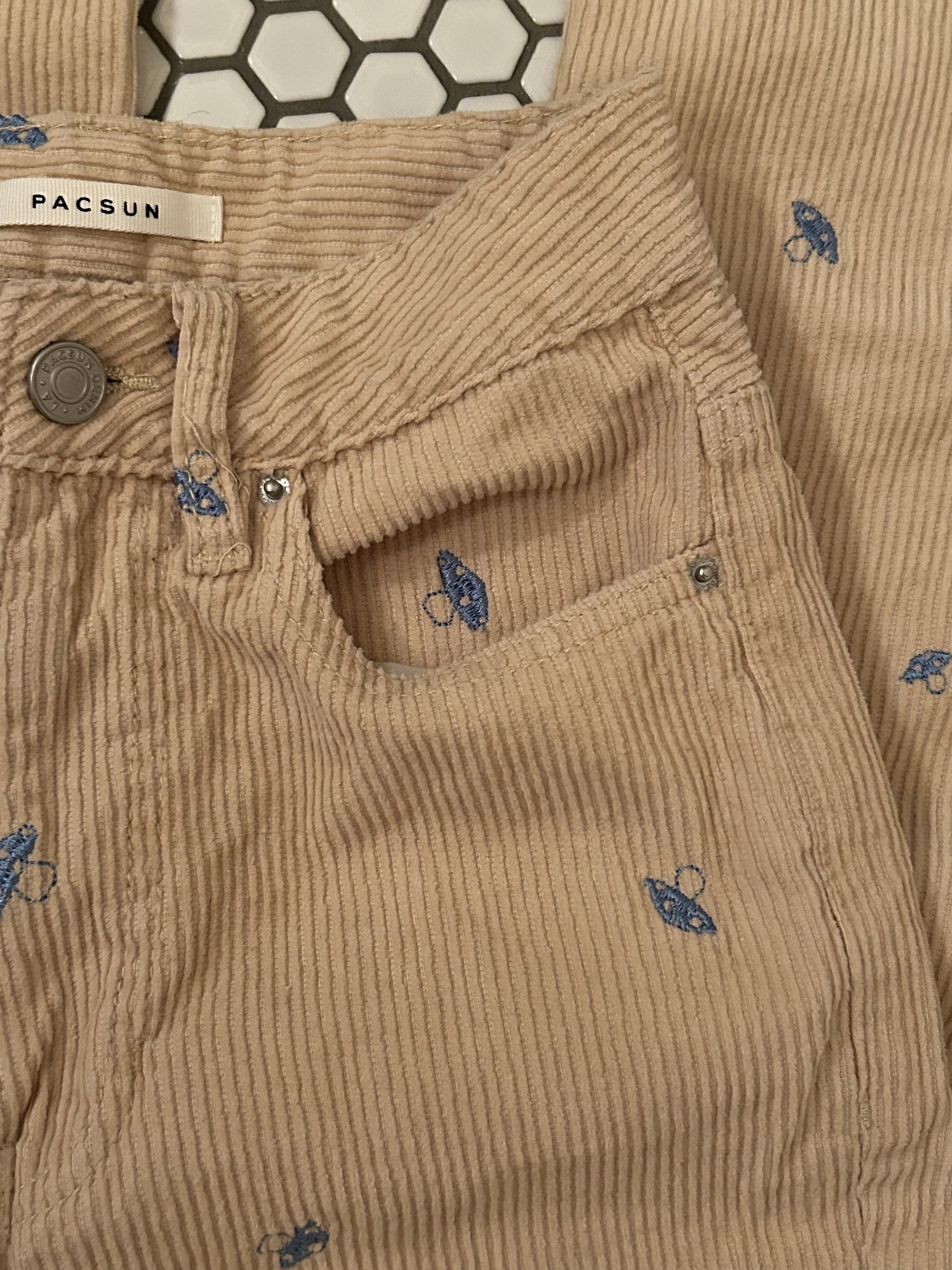 Pacsun Pacsun Boyfriend Embroidered Mushroom Jeans Size 24" / US 00 / IT 34 - 1 Thumbnail