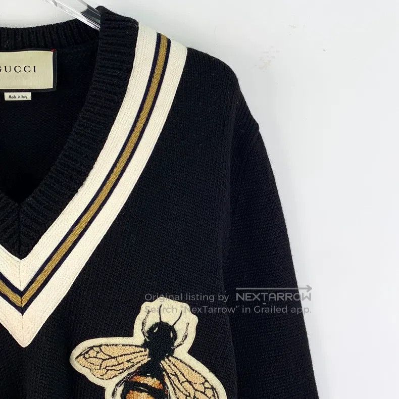 Gucci Gucci Black bee embroidered wool V-neck long-sleeved sweat Size US M / EU 48-50 / 2 - 3 Thumbnail