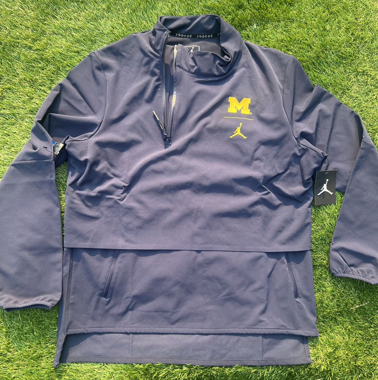 Jordan Brand Michigan Wolverines PE 1/4 Zip Sideline Nike Shield Size US L / EU 52-54 / 3 - 13 Thumbnail