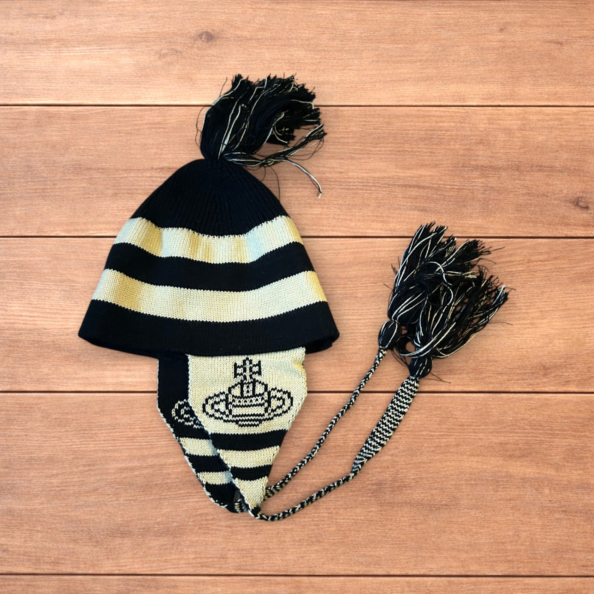Japanese Brand Vintage style Dappy ear flap bobble hat in black/beige. Size ONE SIZE - 3 Thumbnail