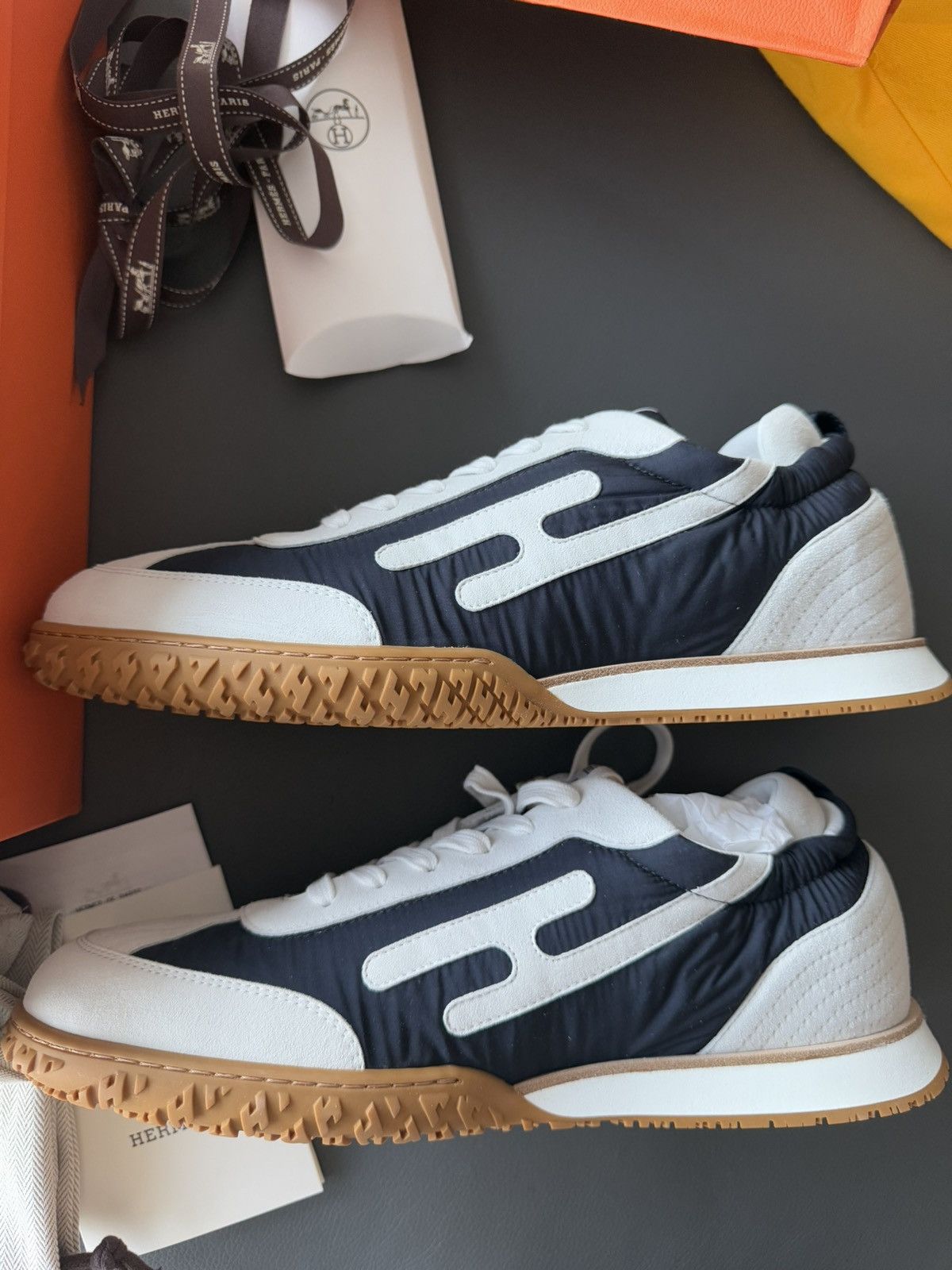 Hermes Brand New Full Set Hermes H Logo Sneaker Limited Edition Size US 10.5 / EU 43-44 - 2 Thumbnail