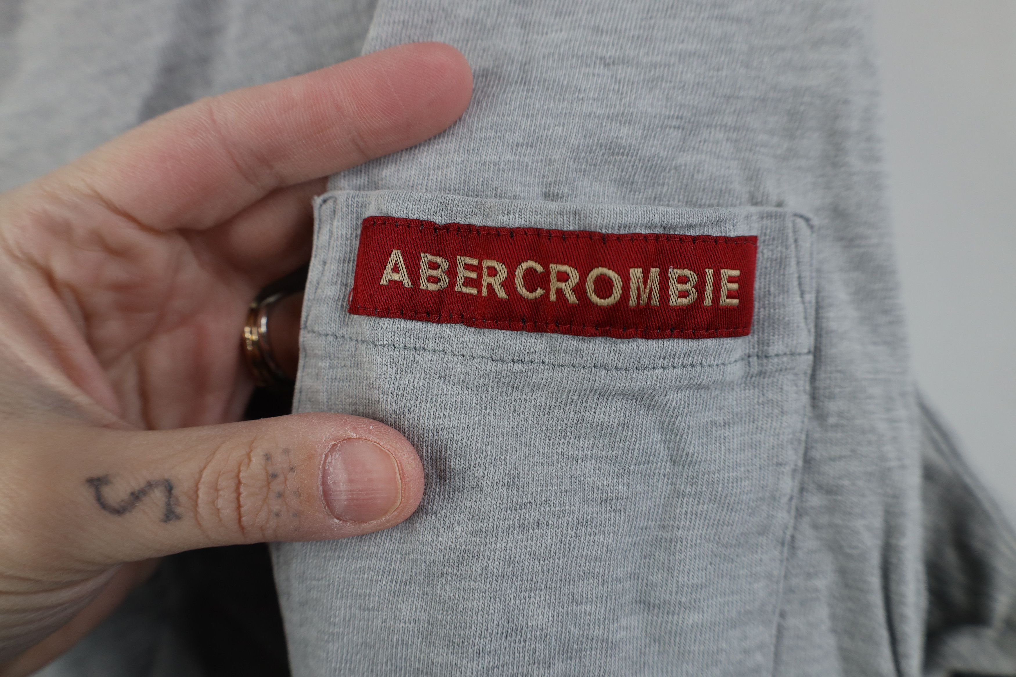 Abercrombie & Fitch Vintage 90s Abercrombie & Fitch Long Sleeve Pocket T-Shirt Size US L / EU 52-54 / 3 - 4 Thumbnail