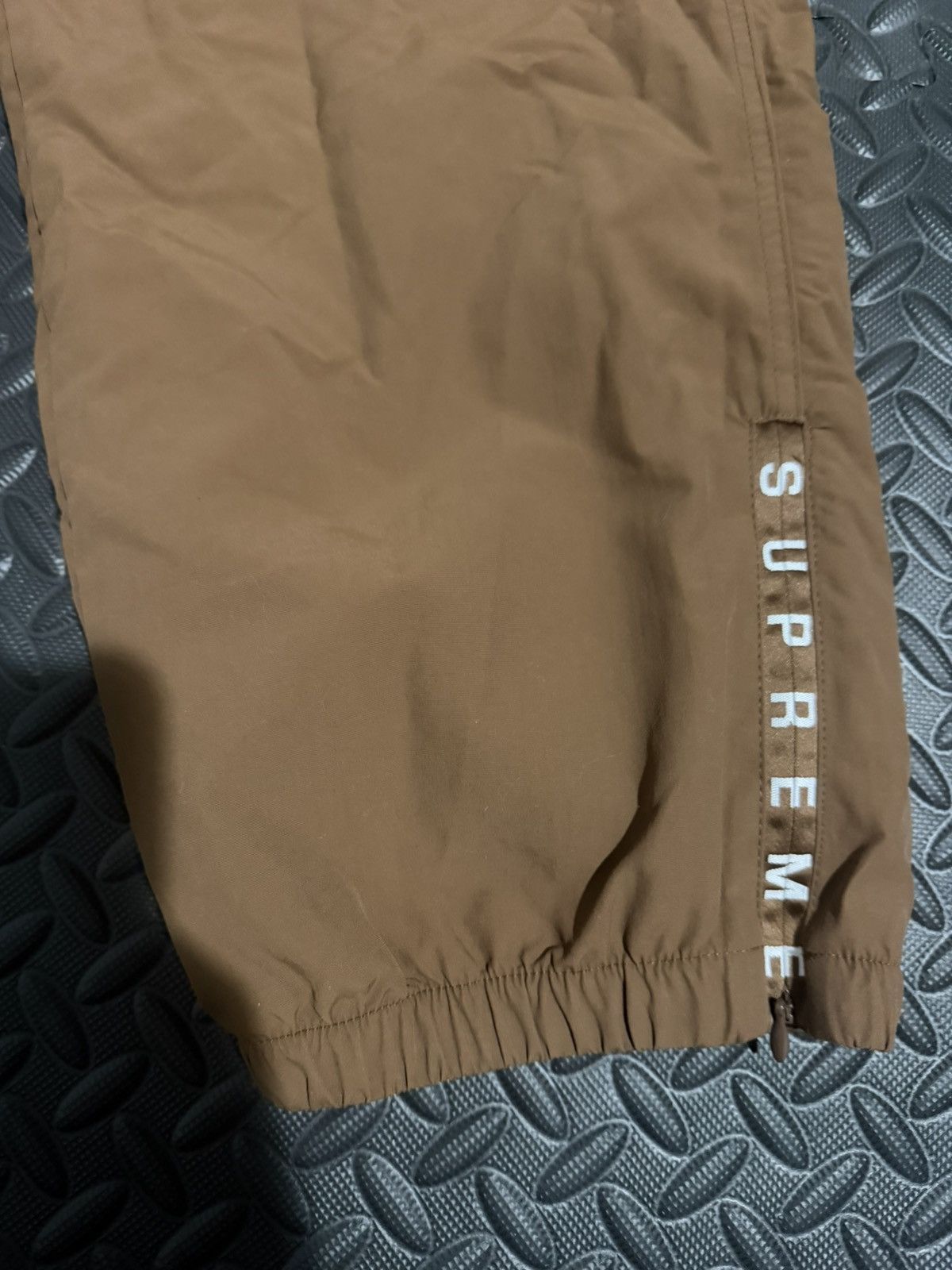 Supreme Supreme track pants Size US 32 / EU 48 - 2 Thumbnail