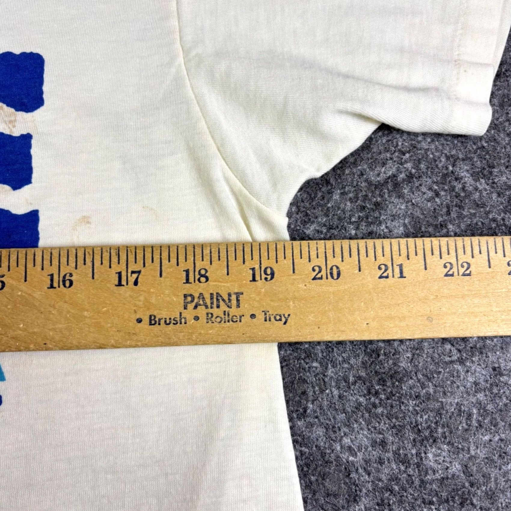 Hanes VINTAGE Hanes Fifty-Fifty Bermuda T Shirt Large Ivory 1980s Mens Short Sleeve Graphic Tee Distressed Size US L / EU 52-54 / 3 - 4 Thumbnail