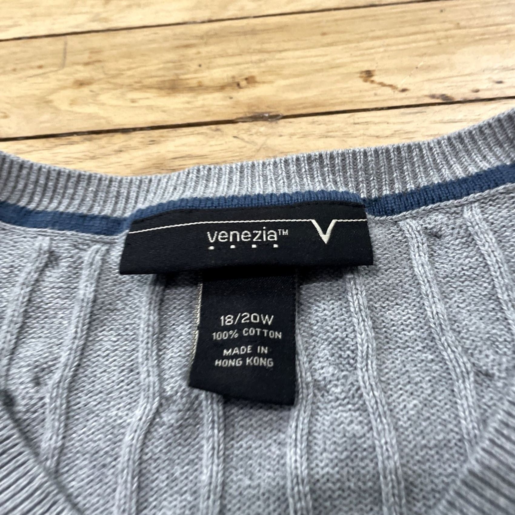 Vintage VENEZIA Vneck CableKnit Sweater Womens 18/20W XL Gray Silver Classic Knit XL Size 3XL / US 20-22 - 5 Thumbnail