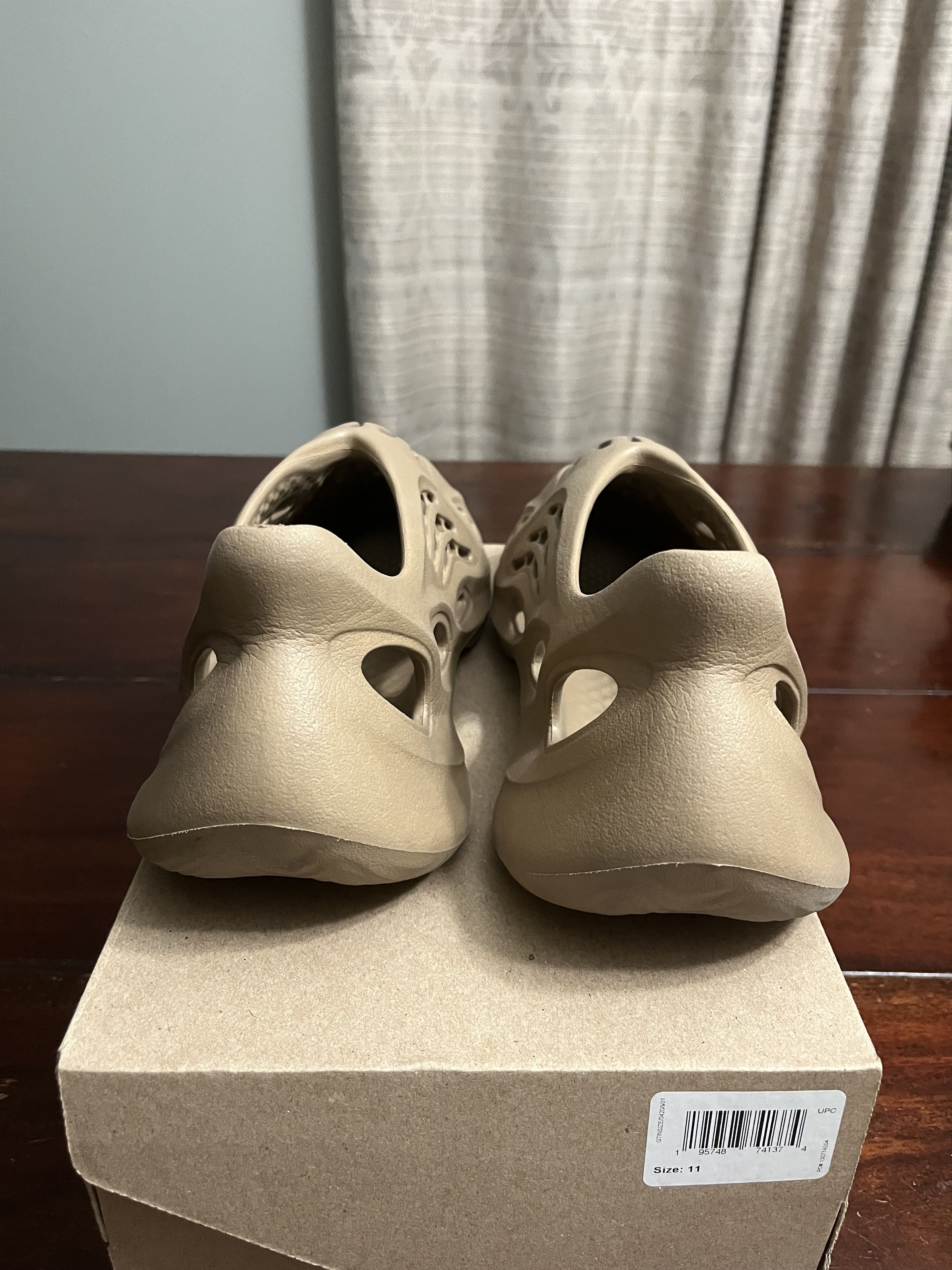 Adidas adidas Yeezy Foam RNR Clay Taupe Size US 11 / EU 44 - 5 Thumbnail