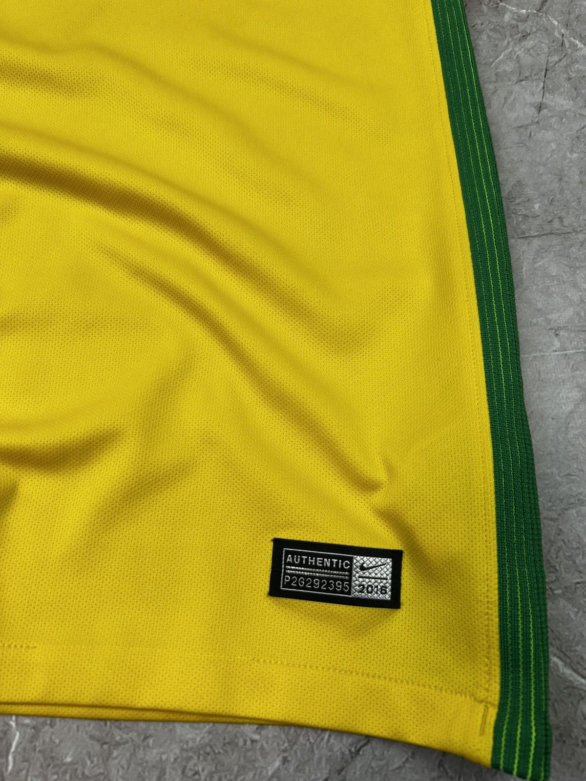 Nike Vintage Nike Brazil Jersey Football Soccer Y2k Blockcore S Size US S / EU 44-46 / 1 - 5 Thumbnail