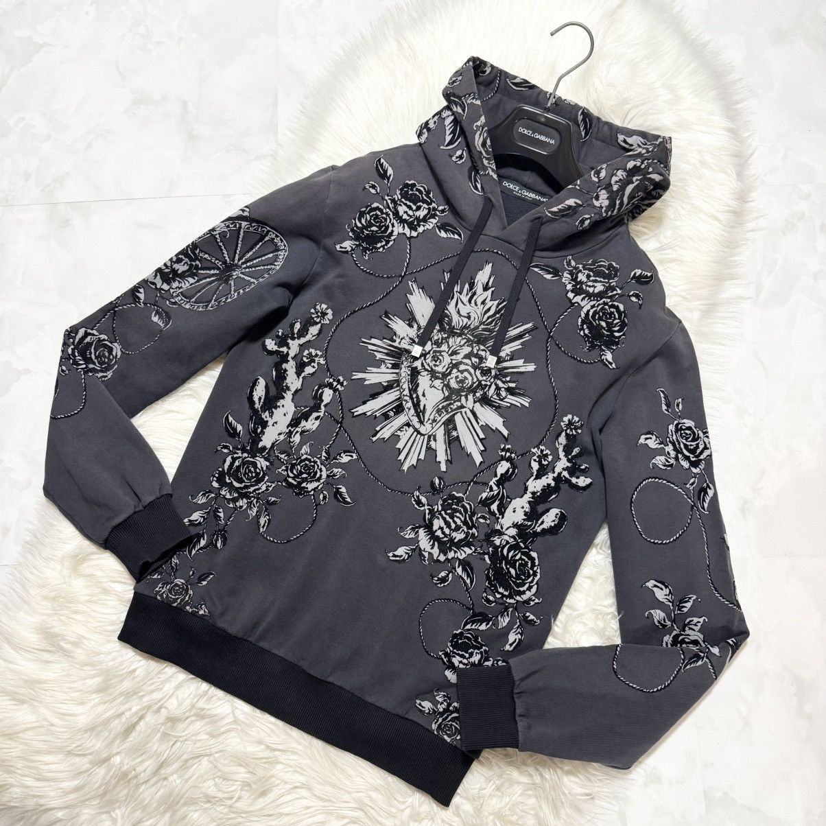Dolce & Gabbana Dolce & Gabbana Heart and Rose Design Hoodie Pullover Size US S / EU 44-46 / 1 - 4 Thumbnail