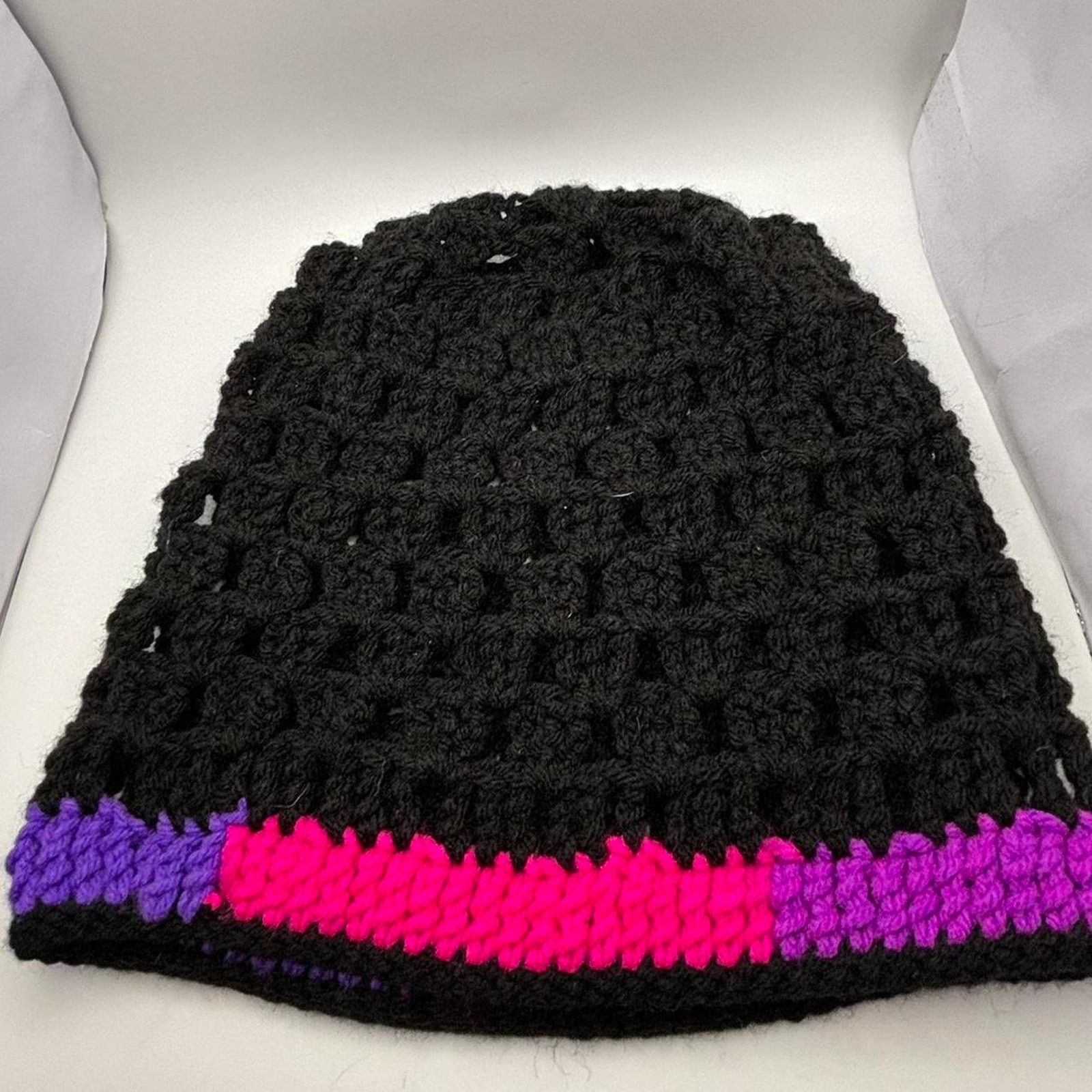 Other Womens knitted beanie Size ONE SIZE - 1 Thumbnail