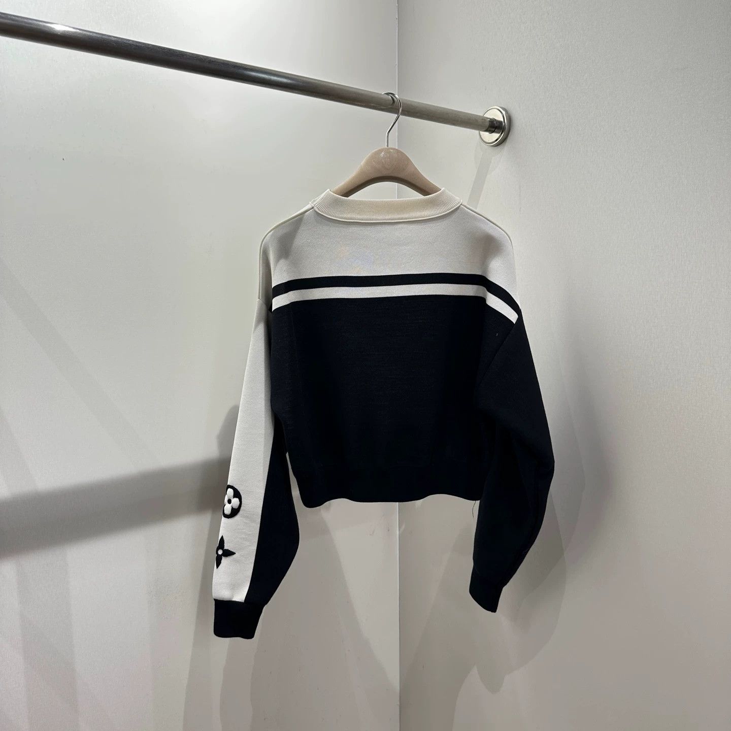 Louis Vuitton Louis Vuitton mar253 logo knit long-sleeve xs Size XS / US 0-2 / IT 36-38 - 2 Thumbnail