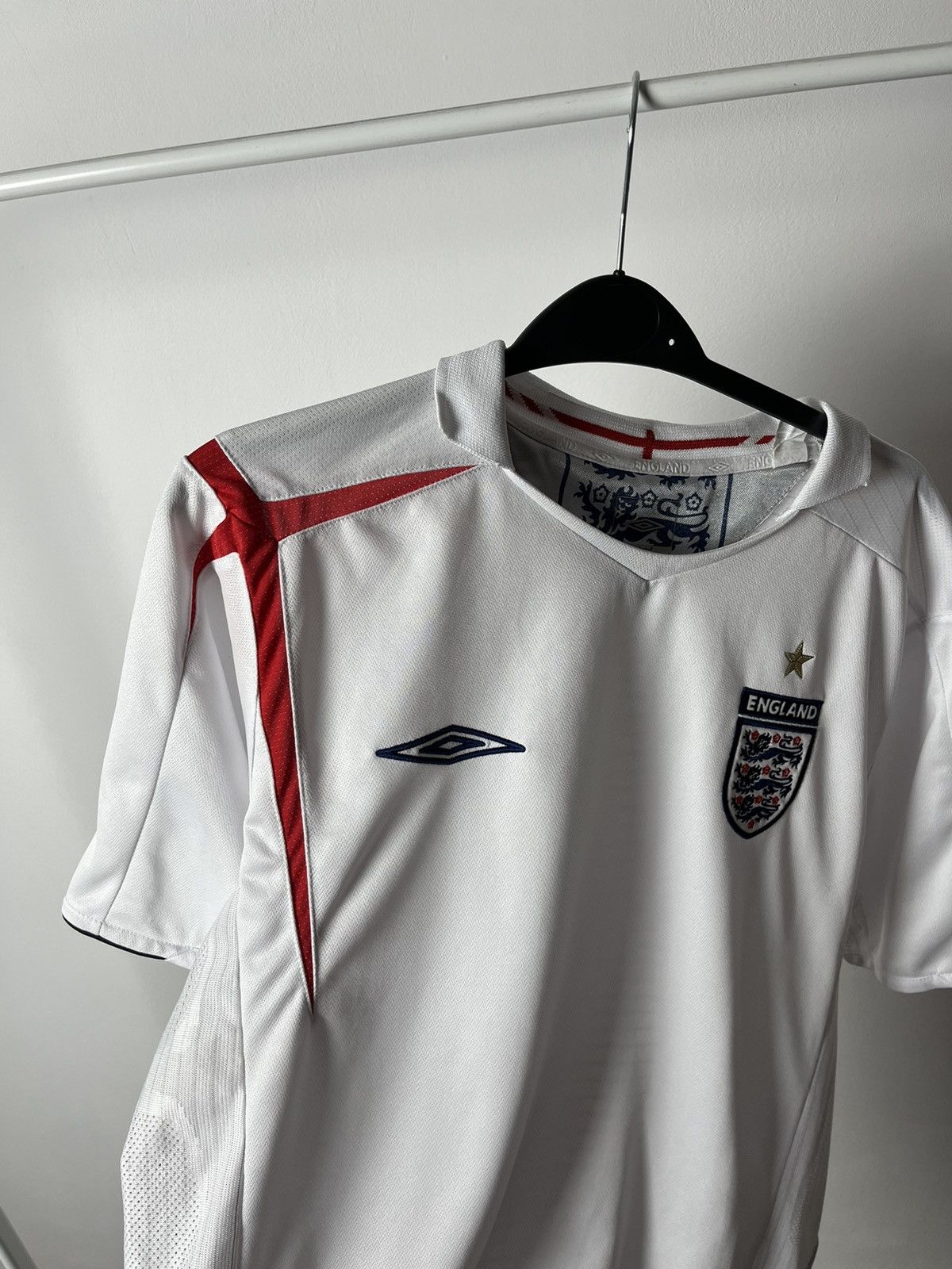Umbro UMBRO ENGLAND 2005 2006 HOME FOOTBALL SOCCER JERSEY T SHIRT Size US L / EU 52-54 / 3 - 7 Thumbnail