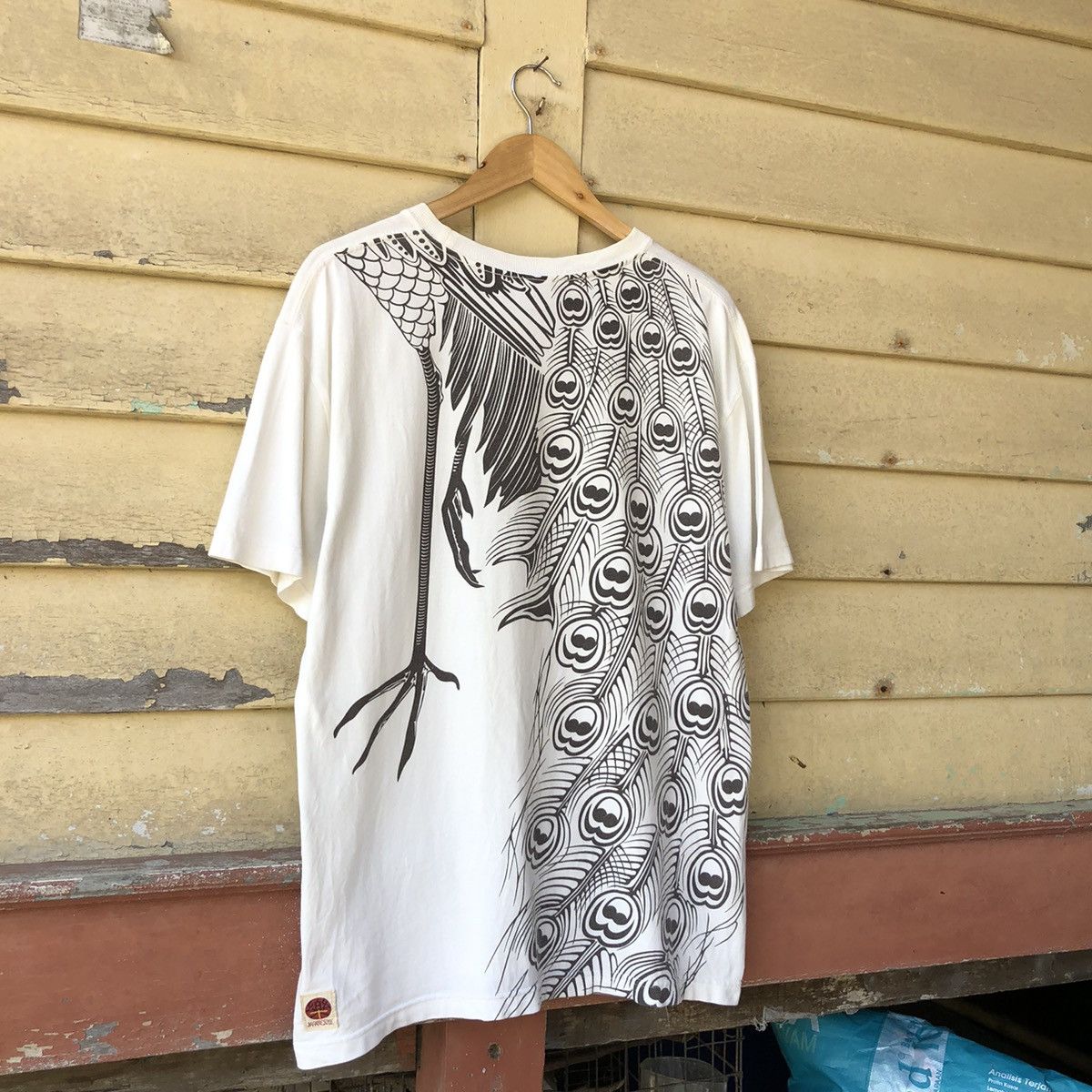 Vintage Japanesque Sukajan Peacock Over Print Tshirt Size US XL / EU 56 / 4 - 7 Thumbnail