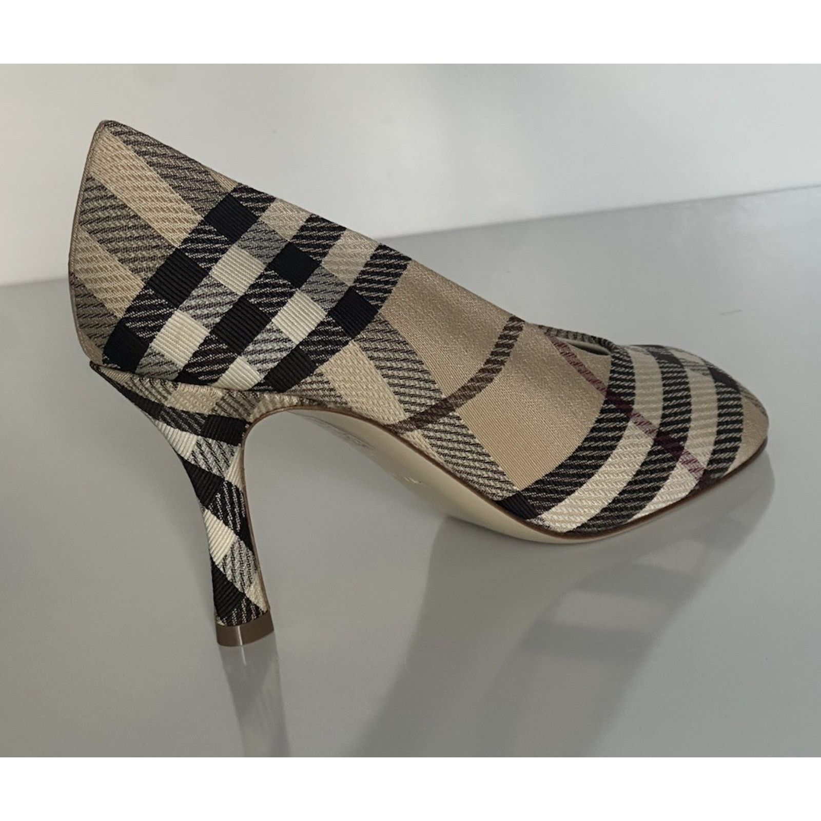 Burberry Burberry Women's Pump Alabaster IP Check Shoes 6 US 8100970 Size US 6 / IT 36 - 3 Thumbnail