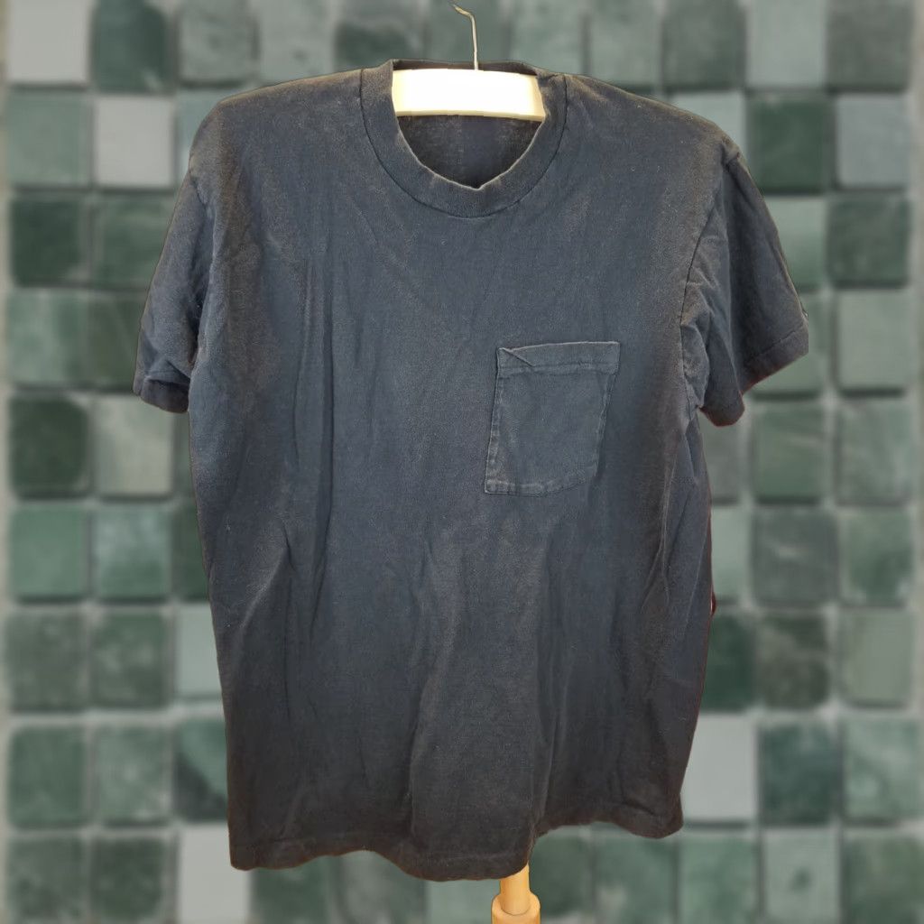 Fruit Of The Loom VINTAGE Fruit of the Loom T-Shirt Black One Pocket XL Adult Mens Short Sleeve Round Neck Cotton Jersey Single Stitch 80s 21 Inch 28 Inch Size US XL / EU 56 / 4 - 1 Thumbnail