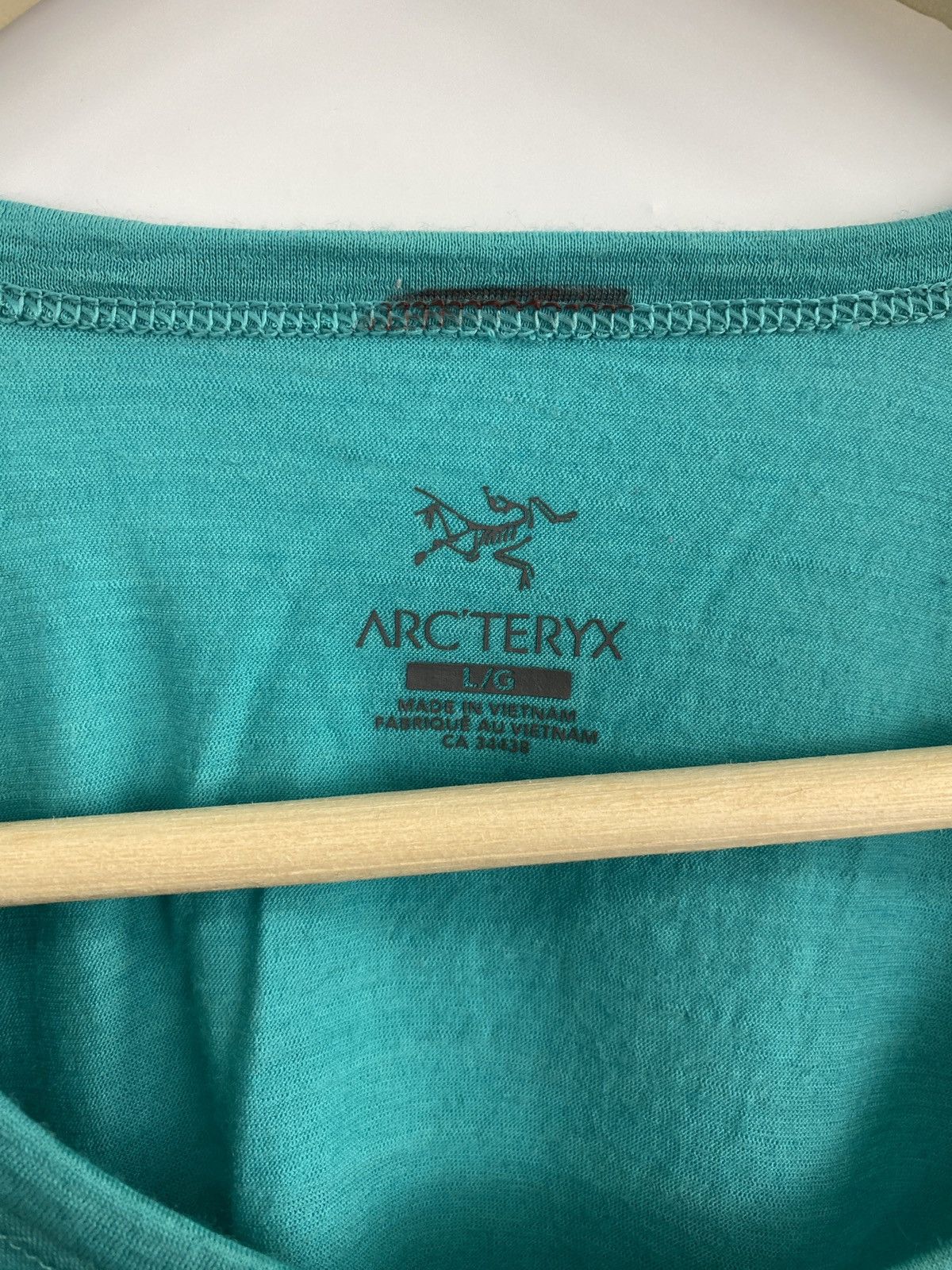 Arc'teryx Arc’teryx Women’s T-Shirt 86% wool 14% nylon rare retro hype Size L / US 10 / IT 46 - 4 Thumbnail