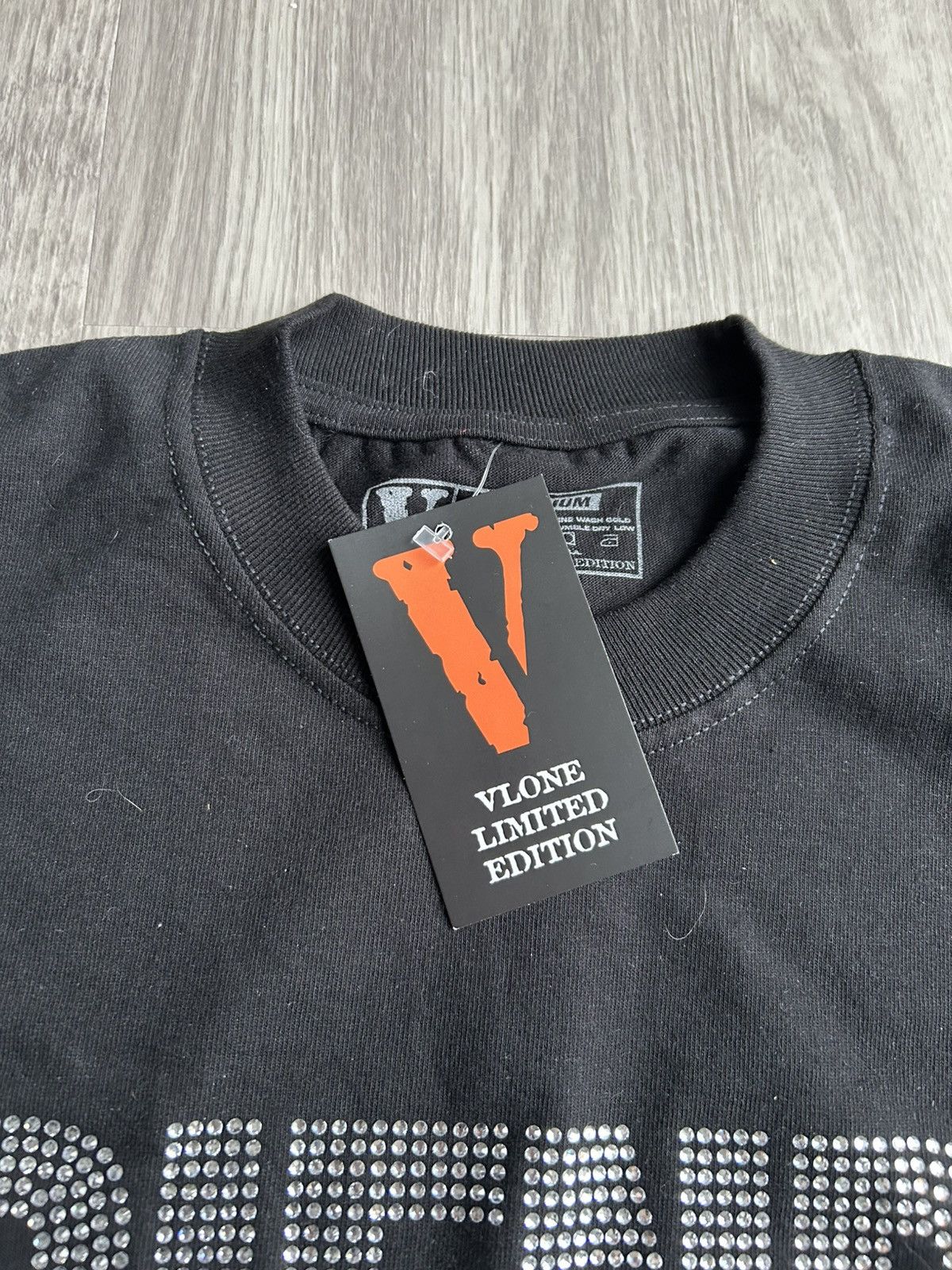 Vlone Vlone FRIENDS Rhinestone T-Shirt Size Medium Size US M / EU 48-50 / 2 - 5 Thumbnail