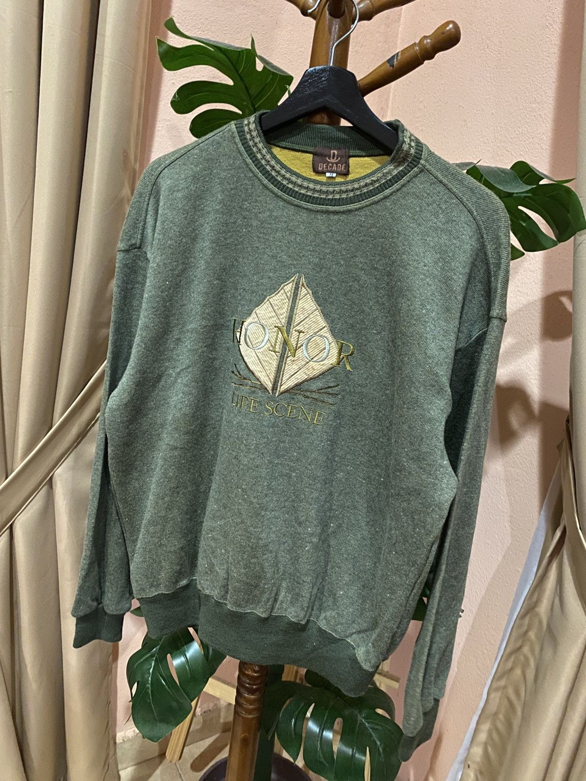 Other Decade “Honor Life Scene” Olive Green Vintage Sweatshirt Size US M / EU 48-50 / 2 - 2 Thumbnail