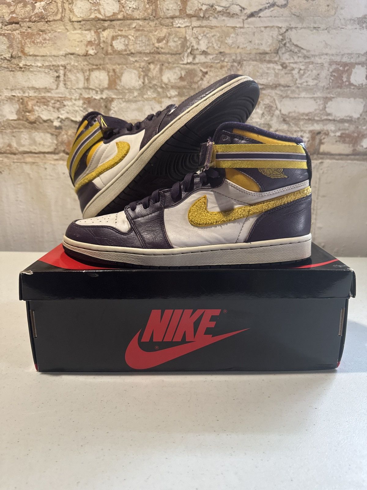 Jordan Brand Jordan 1 Retro High Strap Grand Purple Varsity Maize Size US 12 / EU 45 - 4 Thumbnail