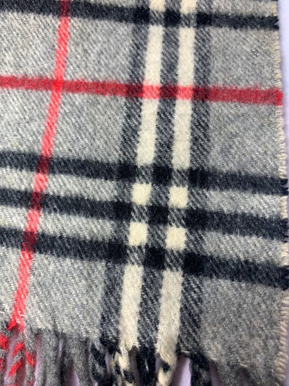 Burberry Burberrys Scarf / Muffler / Neckwear Size ONE SIZE - 6 Thumbnail
