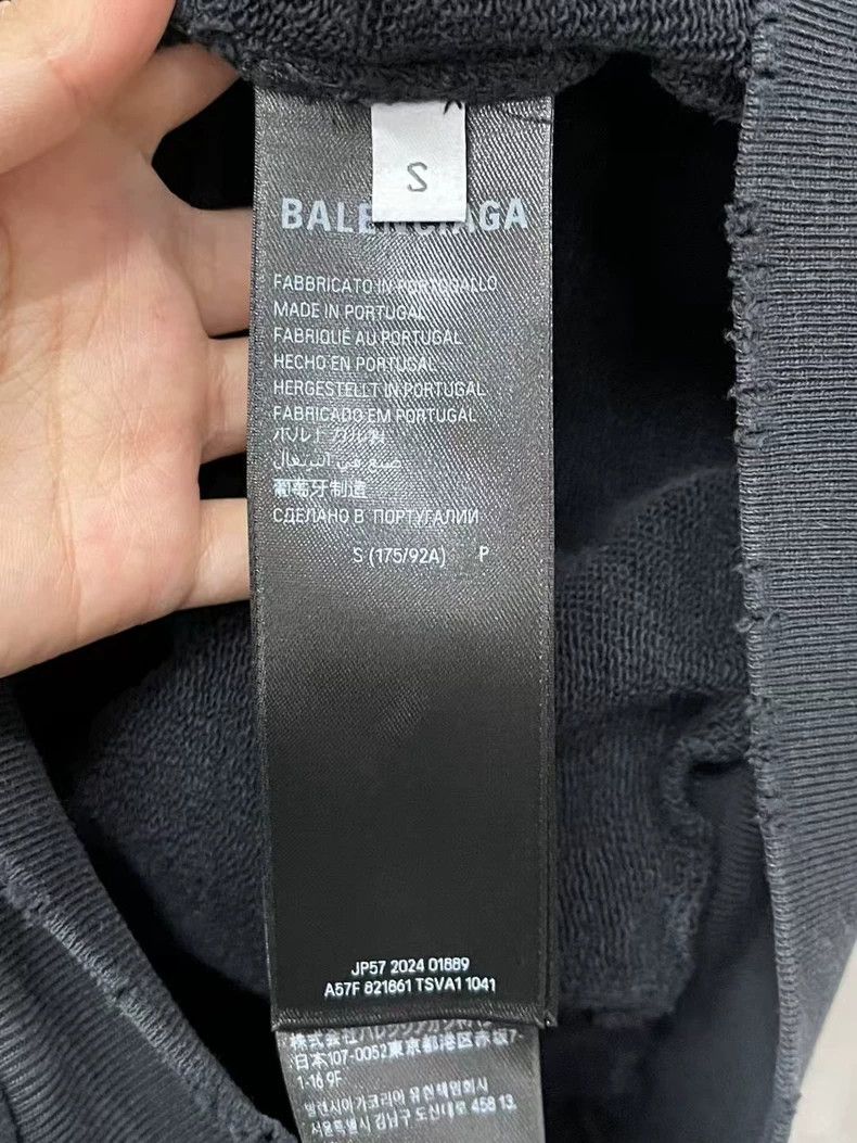 Balenciaga Balenciaga Distressed Hooded Sweatshirt Size US S / EU 44-46 / 1 - 7 Thumbnail