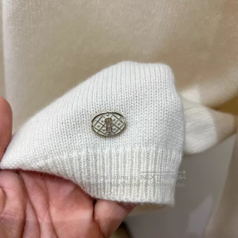 Chanel Chanel Metropolitan cashmere bow hollow v-neck knitwear Size M / US 6-8 / IT 42-44 - 6 Thumbnail