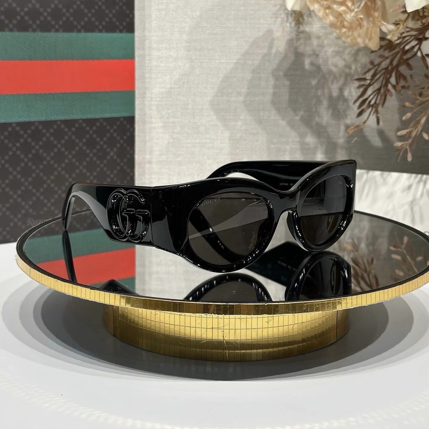GUCCI GG0544S ブラックサングラス GG0544S 001 Acetate Black by Gucci Eyewear - Sabina