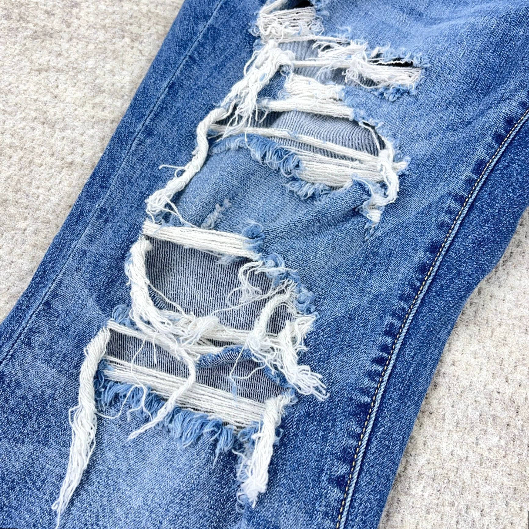 Vintage Judy Blue Jeans Women 16W Boyfriend Fit Straight Leg Med Wash Faded Holes Size 38" / US 16 / IT 52 - 6 Thumbnail