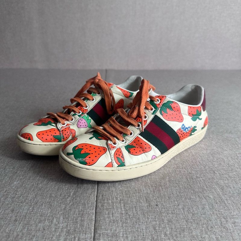 Gucci Gucci Strawberry Print Leather Low-Top Sneakers 0079 Size US 6 / IT 36 - 1 Thumbnail