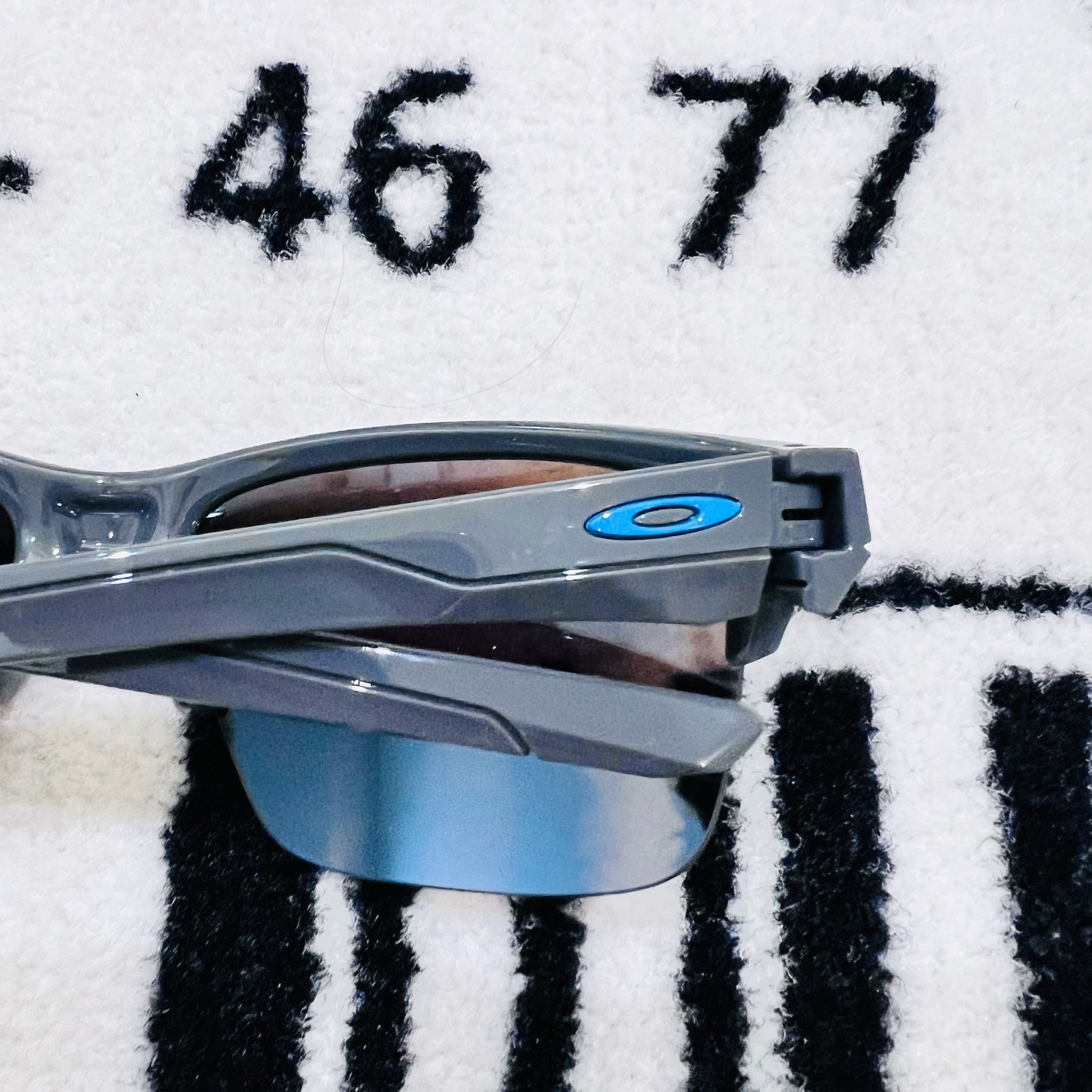 Oakley Oakley Thinlink Blue Mirror Lens Shiny Dark Grey Frame Size ONE SIZE - 7 Thumbnail
