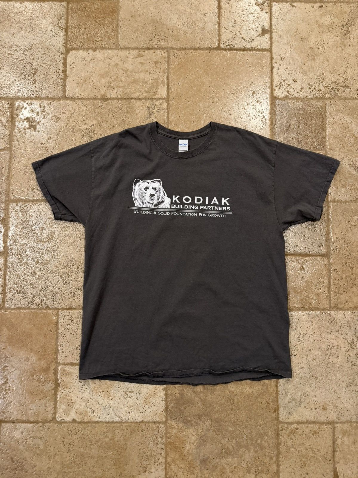 Gildan Vintage Kodiak Building Partners Gildan Grey T-Shirt Size US XL / EU 56 / 4 - 3 Thumbnail