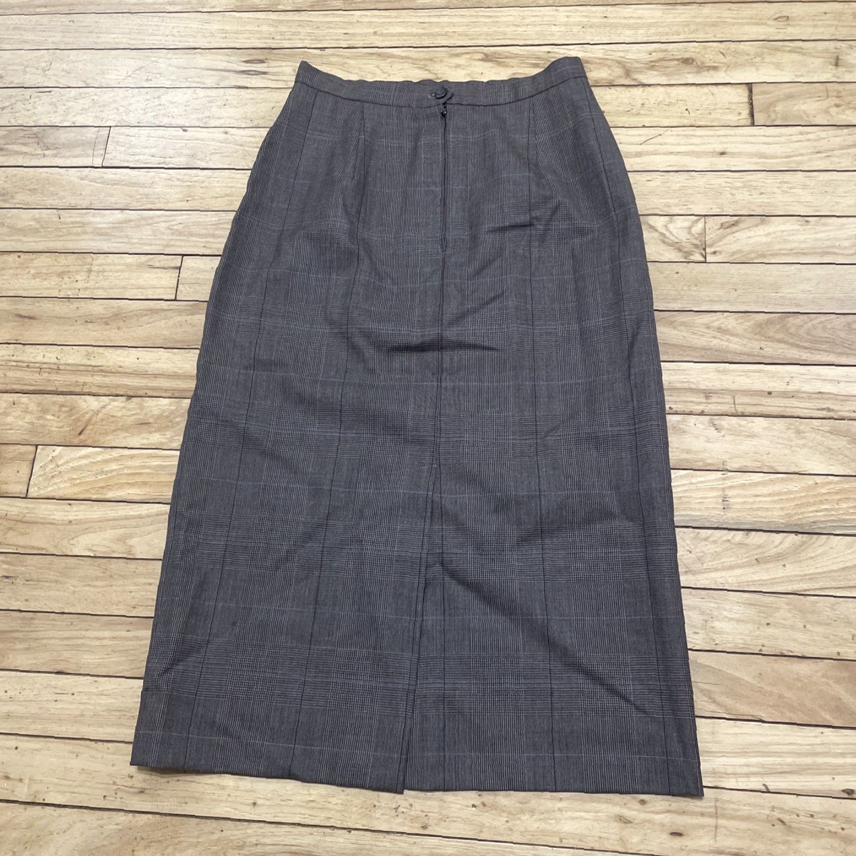 Ralph Lauren VINTAGE Ralph Lauren Skirt Suit Wool 10 Brown Gray Check Plaid Women’s 2-Piece Woolen Set Jacket and Skirt, 90s, Vintage, Classic, Business Womens Size 32" / US 10 / IT 46 - 5 Thumbnail