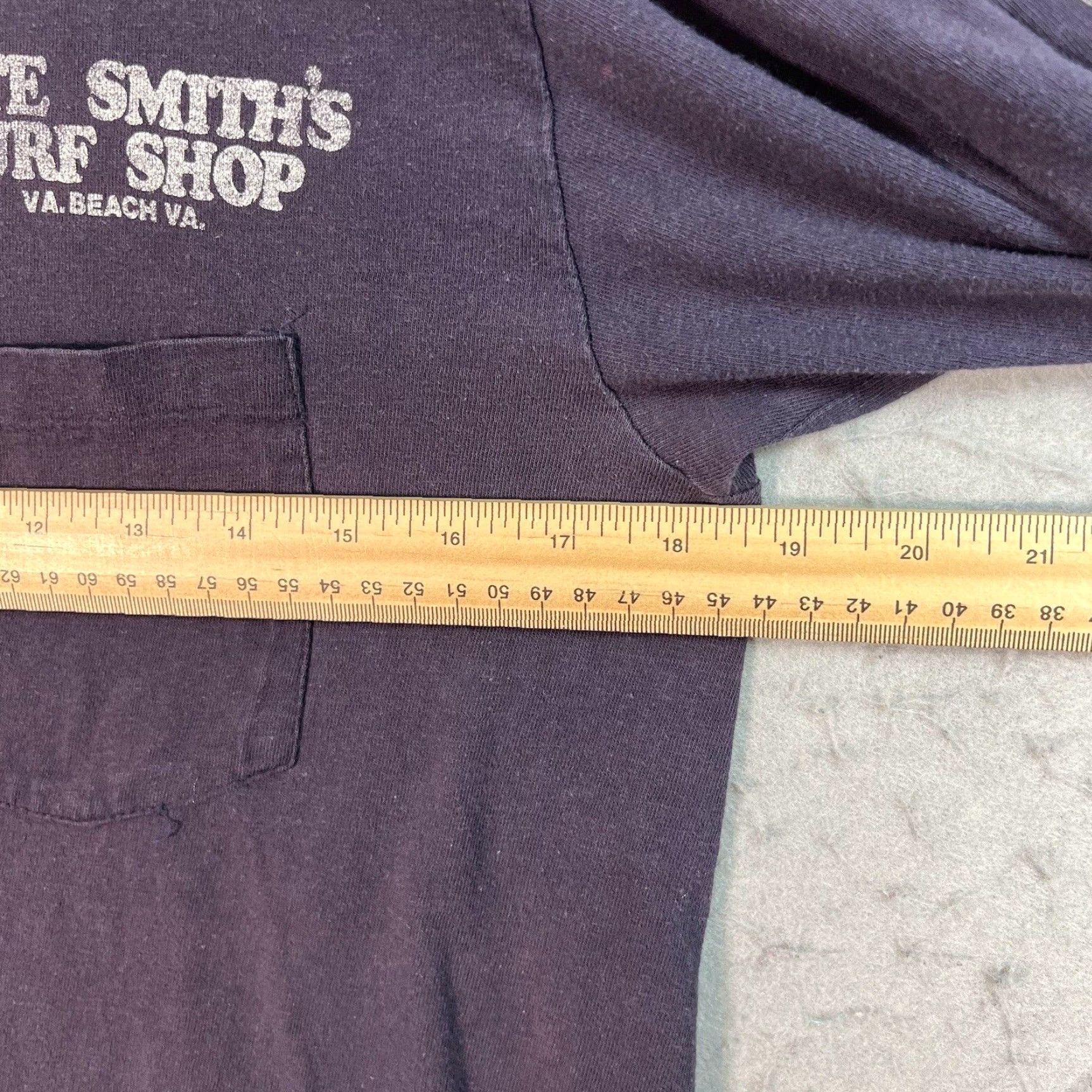 Vintage VINTAGE 1980s Pete Smiths Surf Shop Beach Graphic T Shirt Mens Adult Medium Blue Cotton Faded Surfwear Size US M / EU 48-50 / 2 - 3 Thumbnail