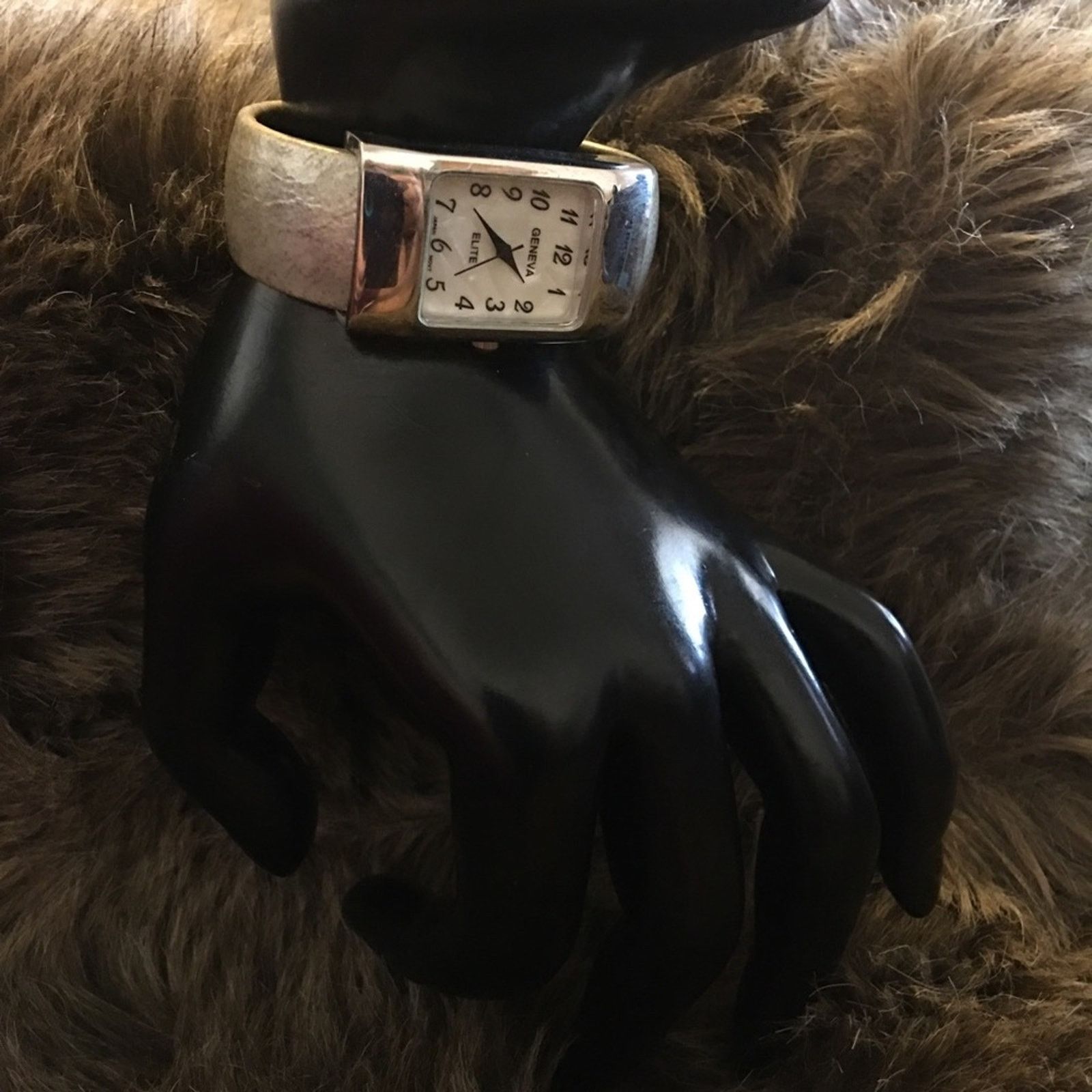 Geneva Ladies Geneva Elite #713 gray band cuff watch Size ONE SIZE - 2 Thumbnail