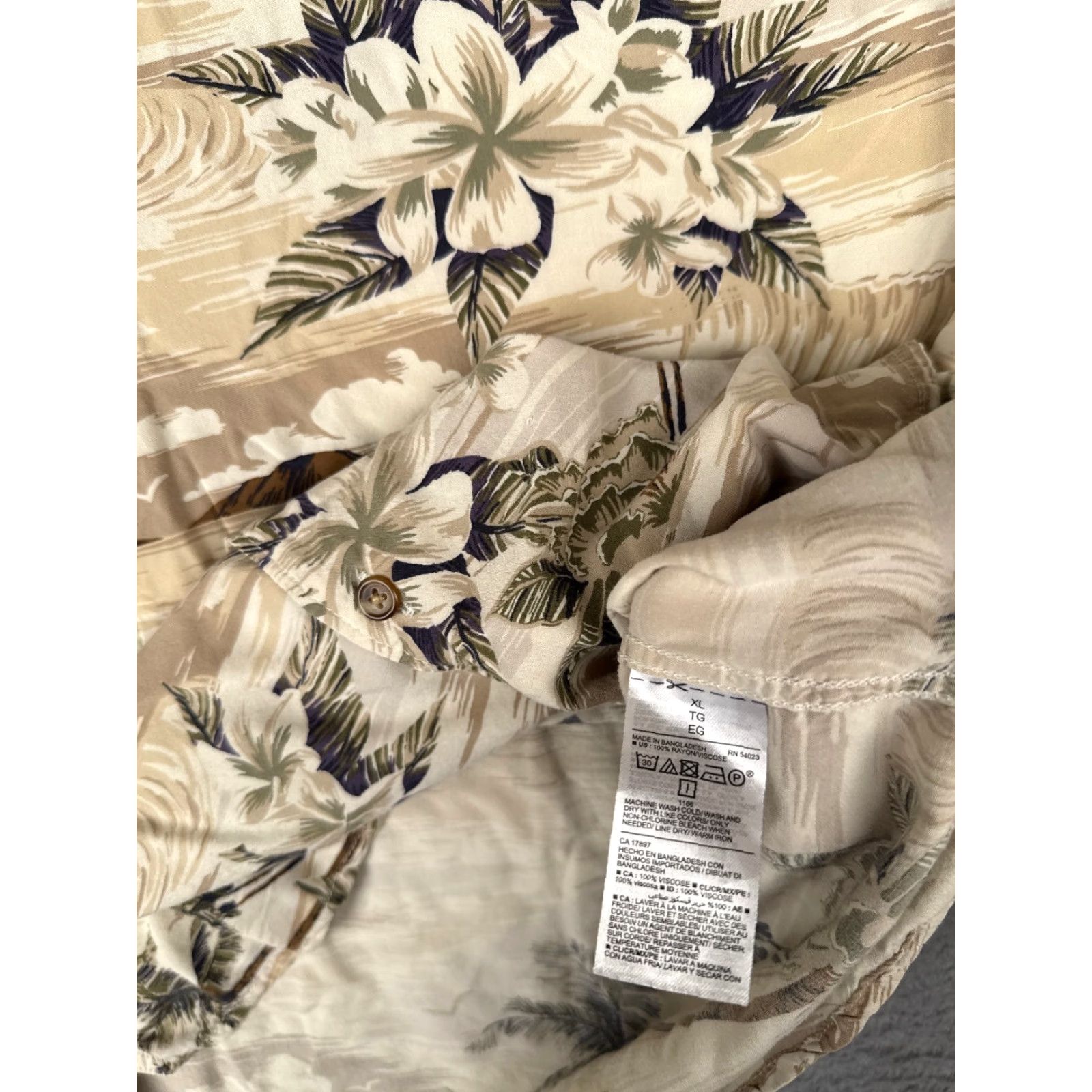 Old Navy VINTAGE Old Navy Shirt Men Extra Large Beige Floral Palm Button Up 100% Rayon Hawaiian Size US XL / EU 56 / 4 - 7 Thumbnail