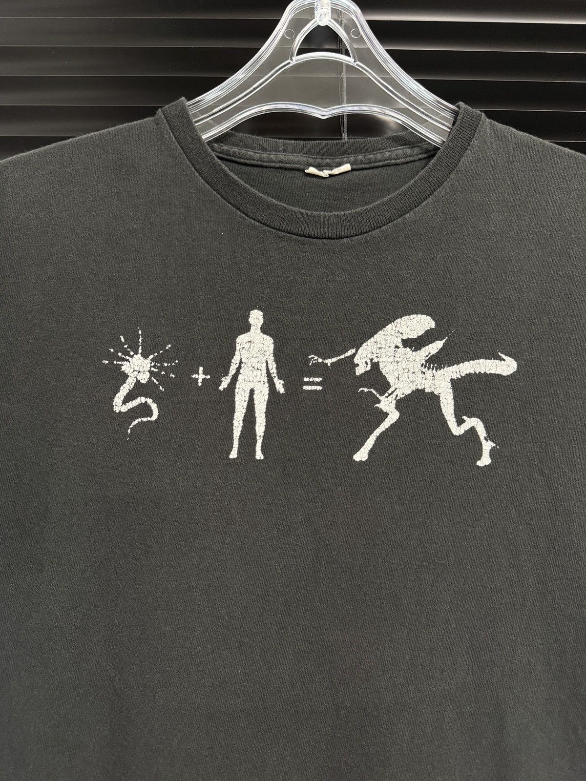 Vintage Vintage 2000s Alien Evolution Tee Size US L / EU 52-54 / 3 - 3 Thumbnail